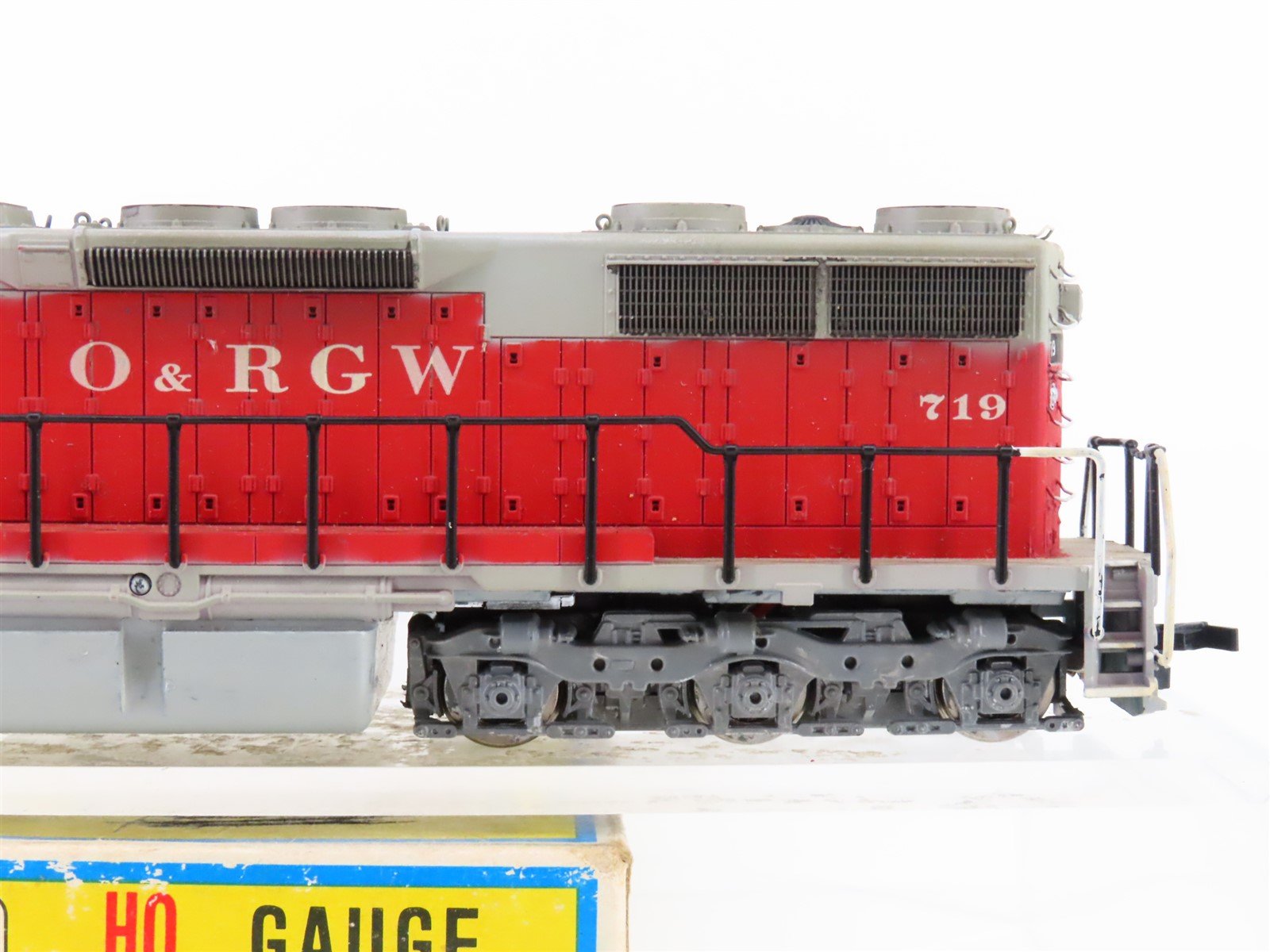 HO Scale Atlas O&RGW Railway EMD SD35 Diesel #719 - Custom & Weathered