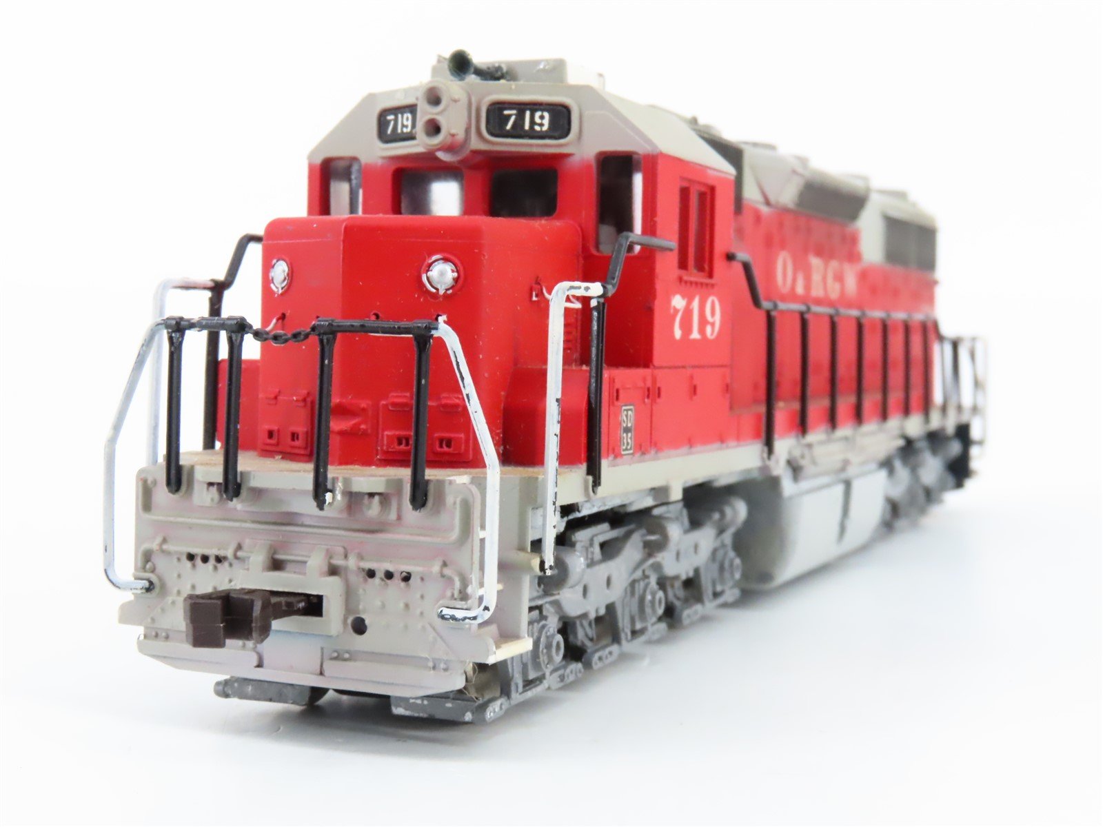 HO Scale Atlas O&RGW Railway EMD SD35 Diesel #719 - Custom & Weathered