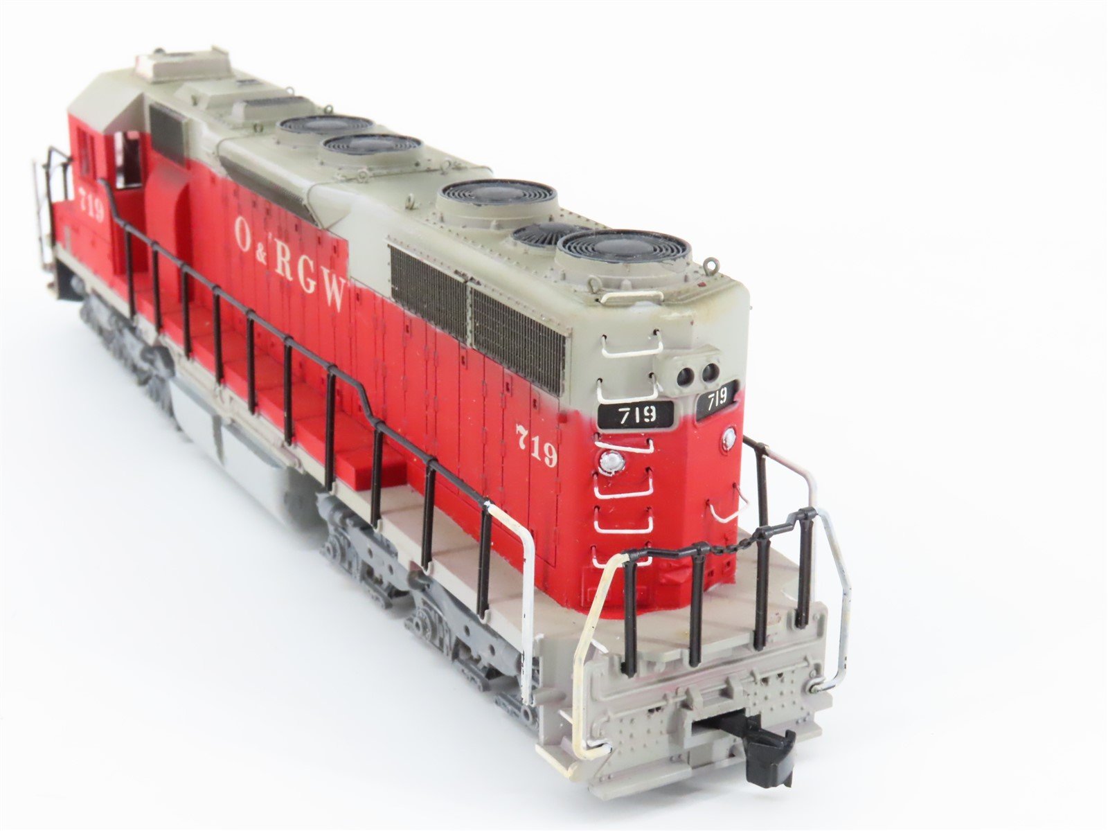 HO Scale Atlas O&RGW Railway EMD SD35 Diesel #719 - Custom & Weathered