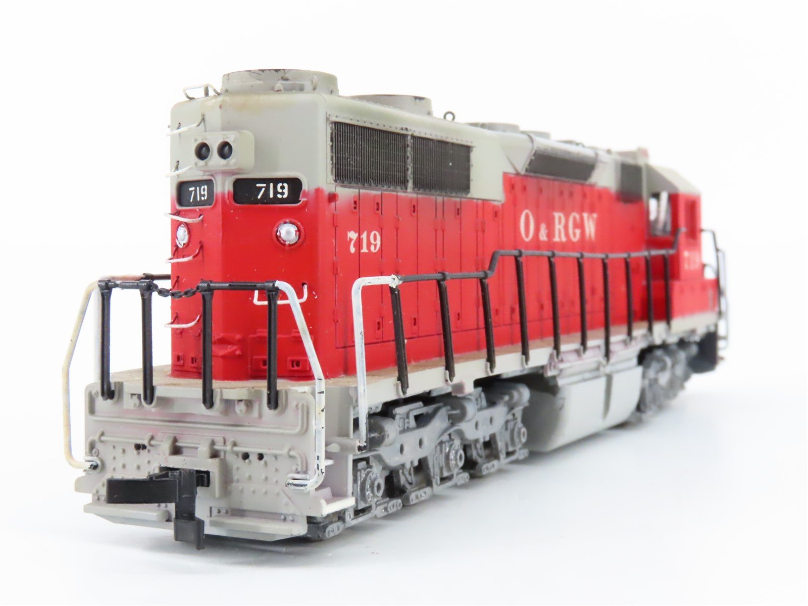 HO Scale Atlas O&RGW Railway EMD SD35 Diesel #719 - Custom & Weathered