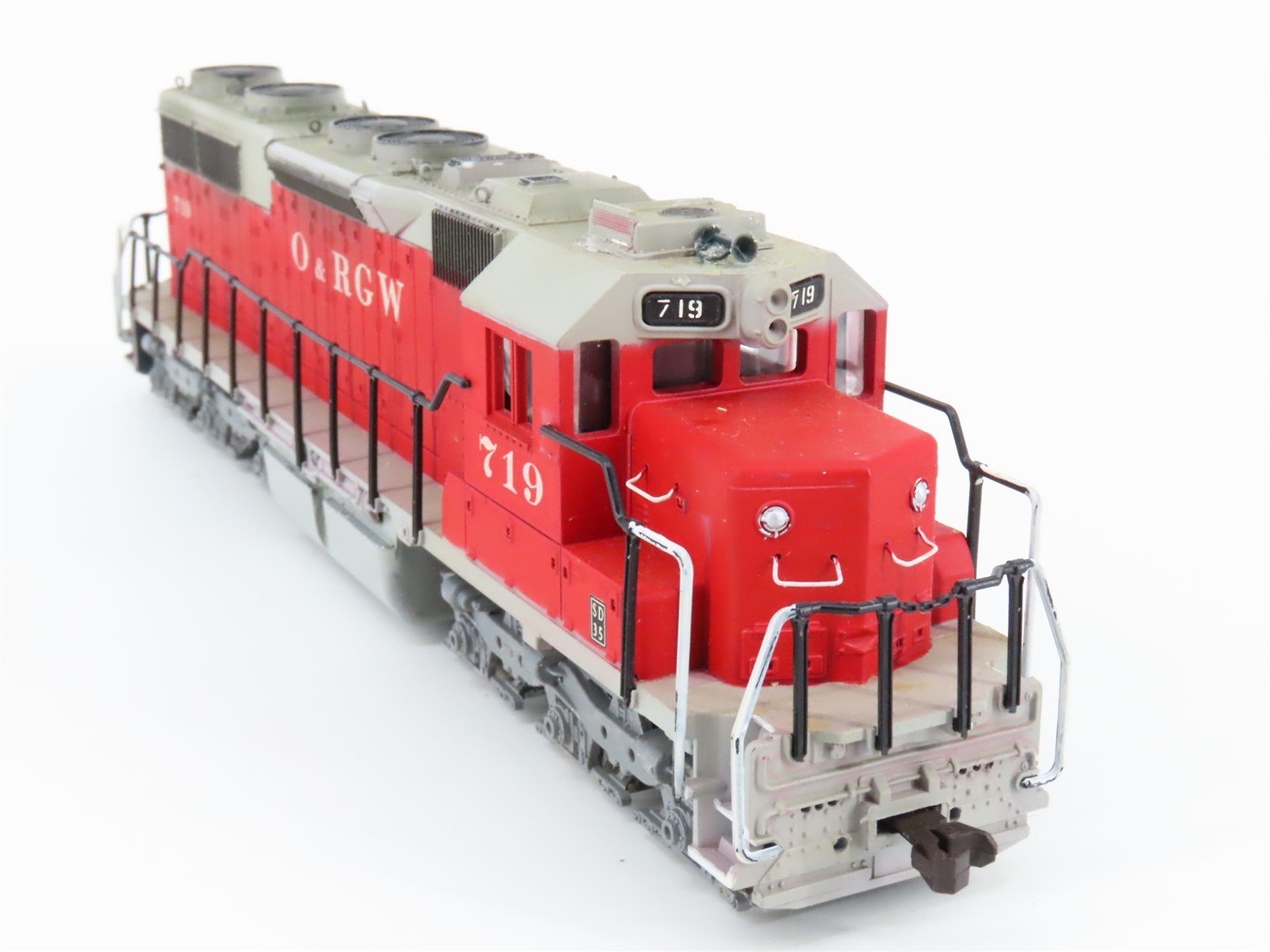 HO Scale Atlas O&RGW Railway EMD SD35 Diesel #719 - Custom & Weathered