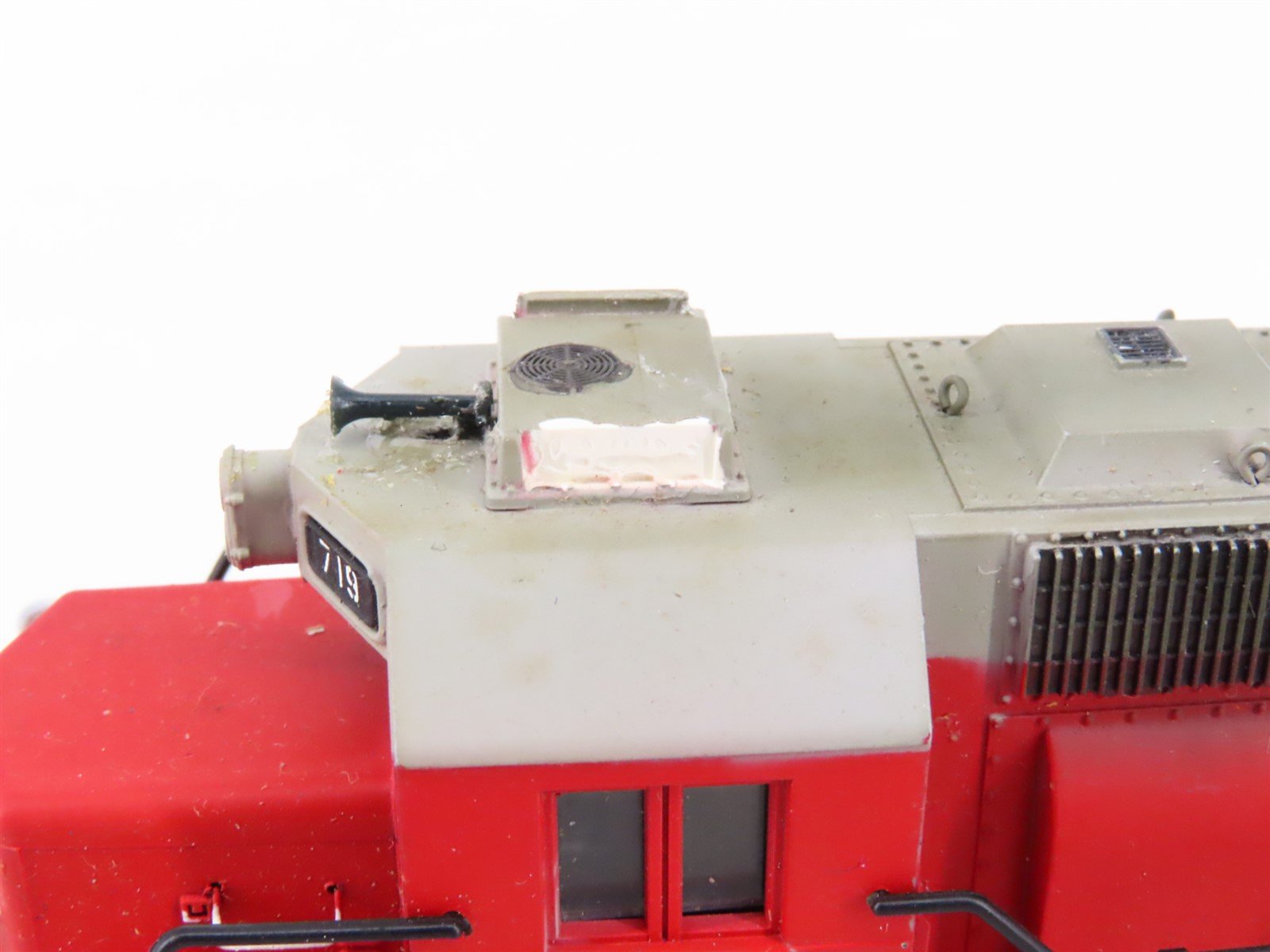 HO Scale Atlas O&RGW Railway EMD SD35 Diesel #719 - Custom & Weathered