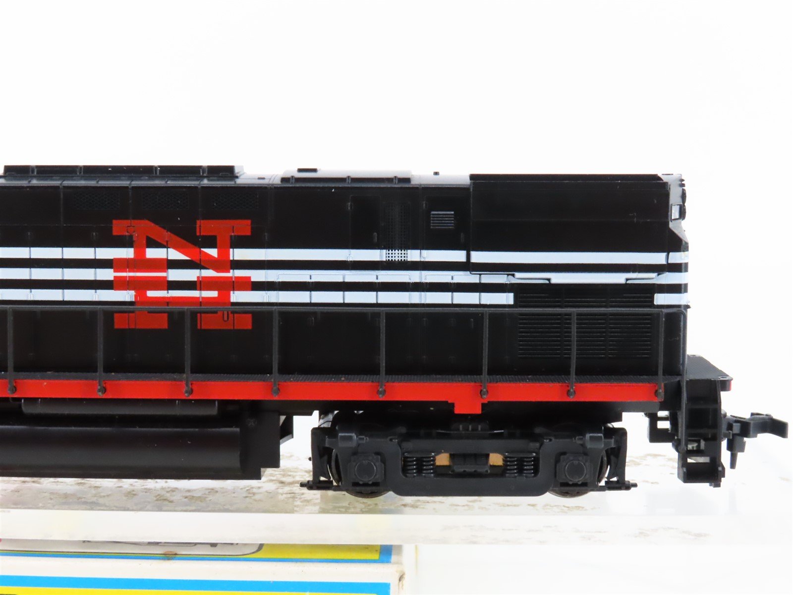 HO Scale Atlas / KATO 8039 NH New Haven ALCO C425 Diesel HO Scale Atlas / KATO 8039 NH New Haven ALCO C425 Diesel