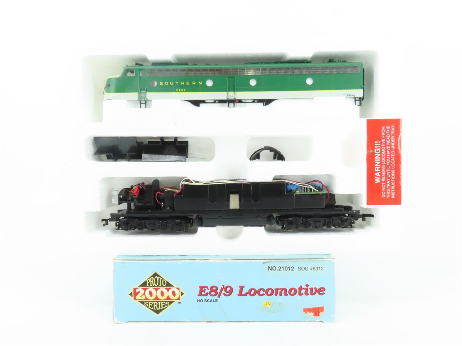 HO Scale Proto 2000 21012 Southern E8/9A Diesel Locomotive #2924