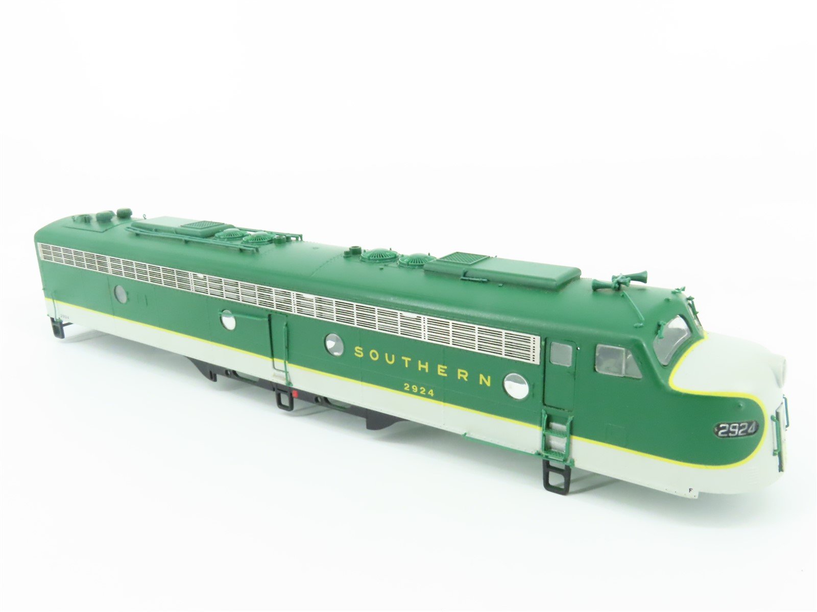 HO Scale Proto 2000 21012 Southern E8/9A Diesel Locomotive #2924