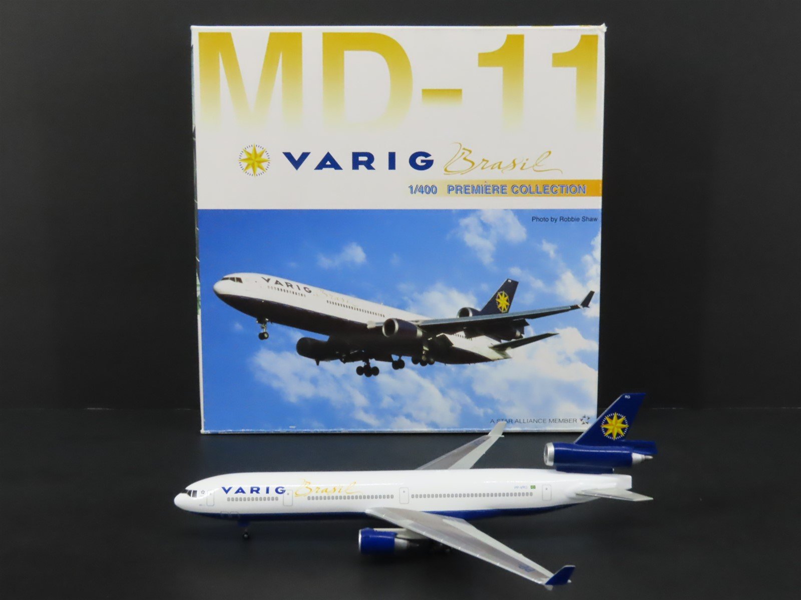 1:400 Scale Dragon Wings Premiere 55326 Die-Cast Varig Brasil MD-11 Airliner