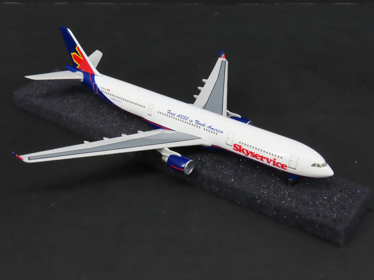 1:400 Dragon Wings 55044 Die-Cast Sky Service &quot;First A330 in NA&quot; A330 Airliner