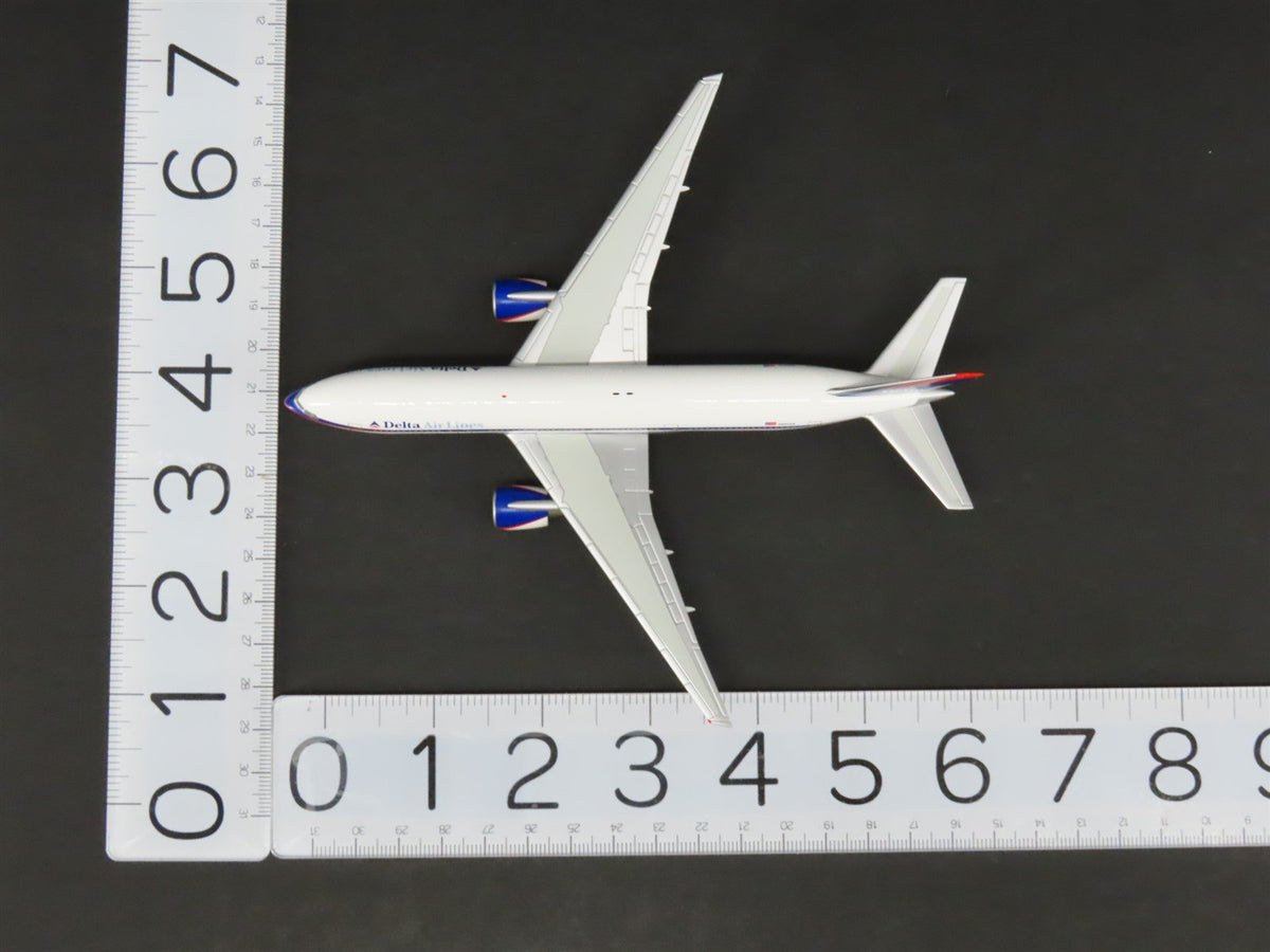 1:400 Scale Herpa Wings 560276 Die-Cast Delta Air Lines Boeing 777-200 Airliner