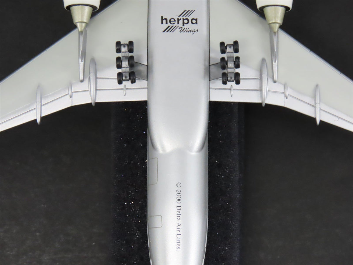 1:400 Scale Herpa Wings 560276 Die-Cast Delta Air Lines Boeing 777-200 Airliner