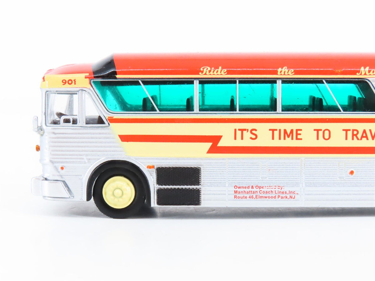 1:87 Iconic Replicas 87-0188 Die-Cast Manhattan Lines MCI MC-7 Challenger Bus