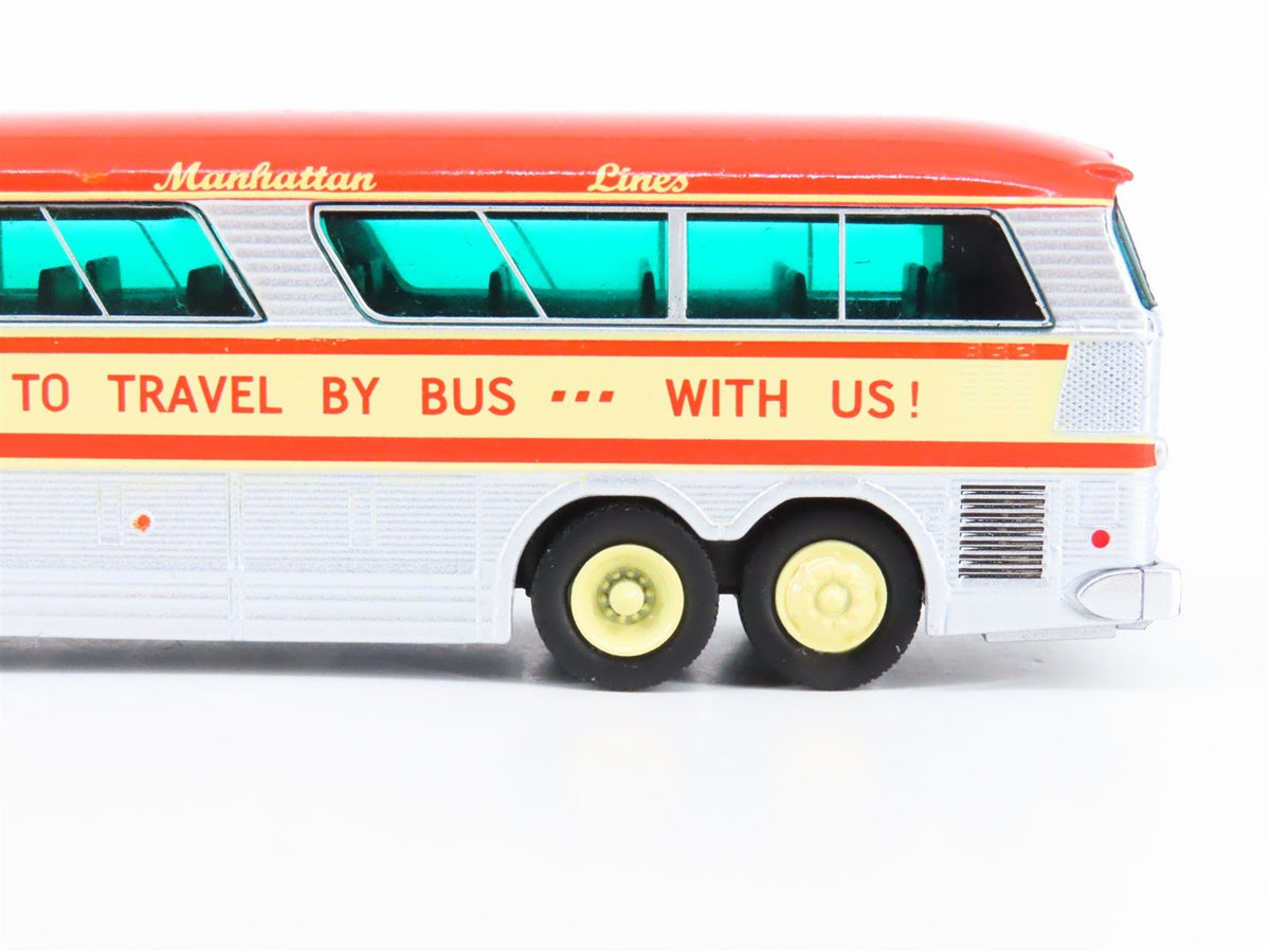 1:87 Iconic Replicas 87-0188 Die-Cast Manhattan Lines MCI MC-7 Challenger Bus