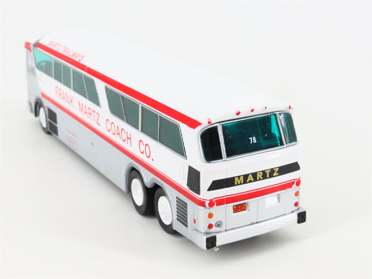 1:87 Iconic Replicas 87-0255 Die-Cast Frank Martz MCI MC-7 Intercity Coach Bus