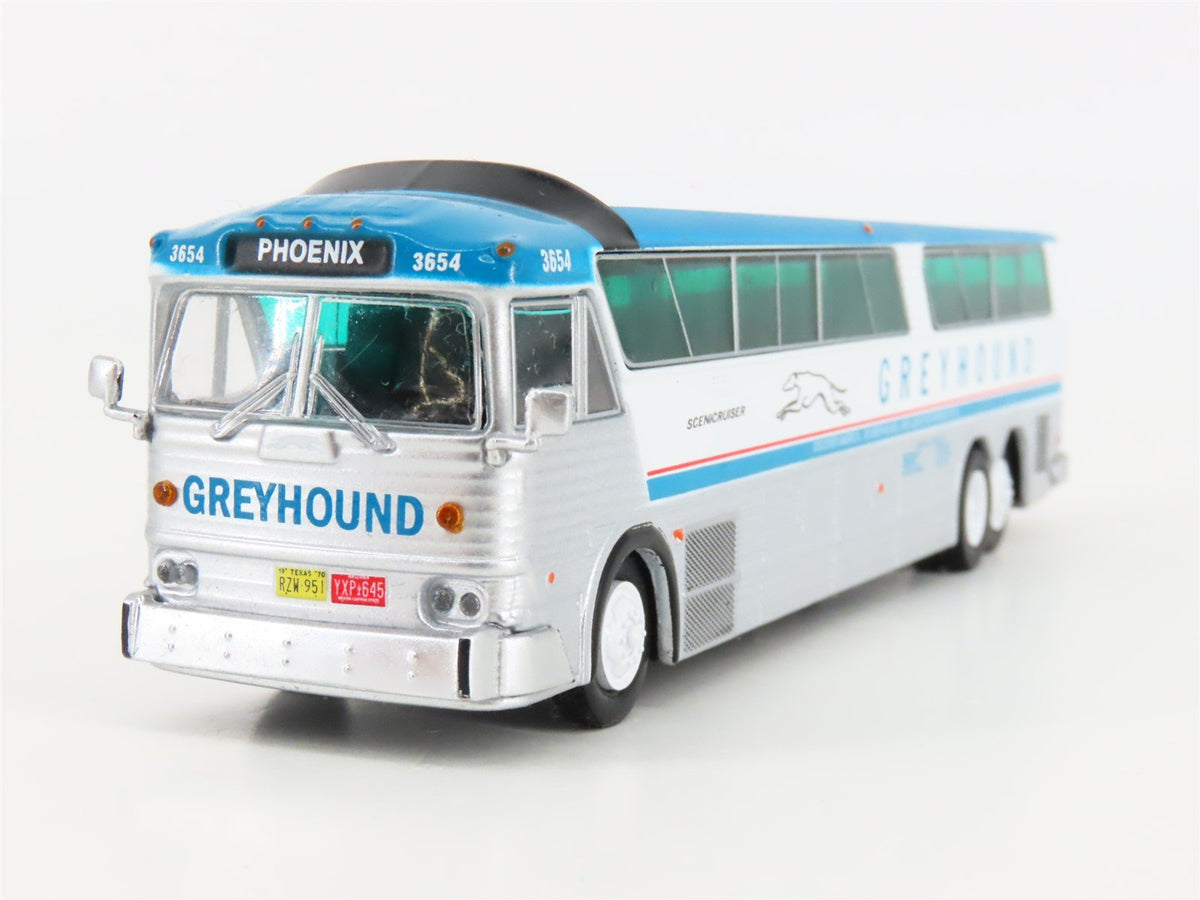 1:87 Iconic Replicas 87-0182 Die-Cast Greyhound Scenicruiser MCI MC-7 Coach Bus