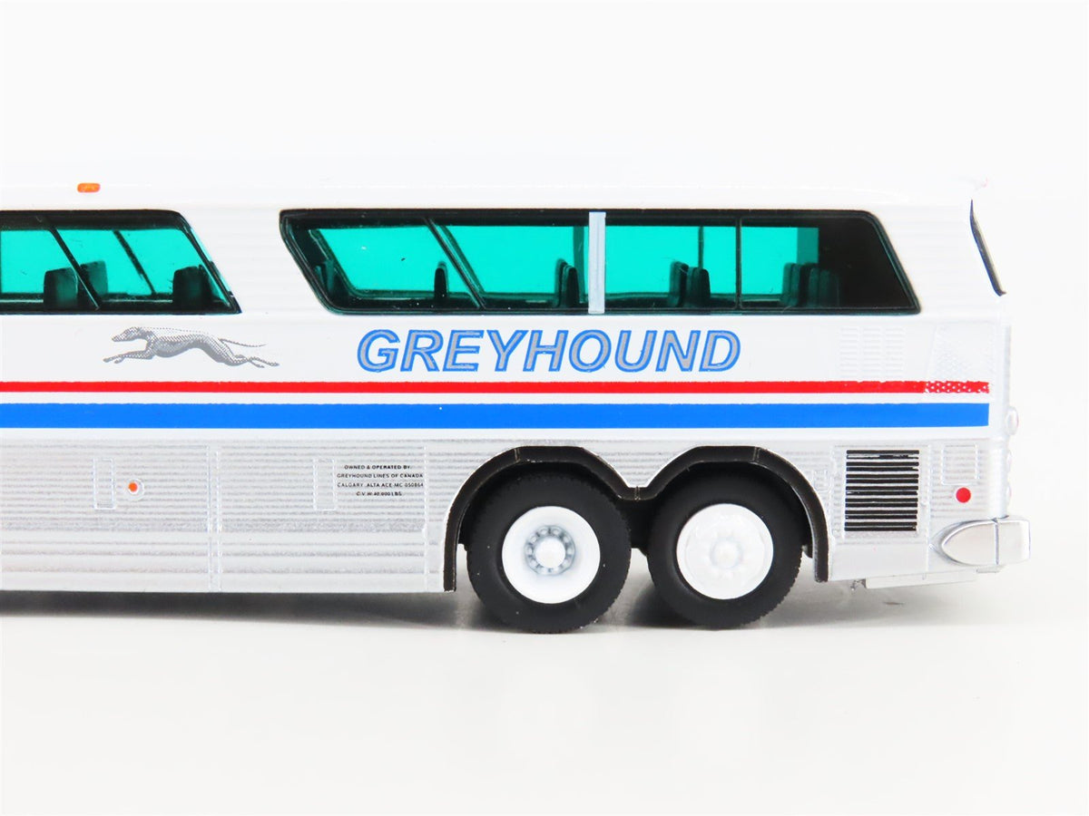 1:87 Scale Iconic Replicas 87-0269 Die-Cast Greyhound Canada MCI MC-7 Coach Bus
