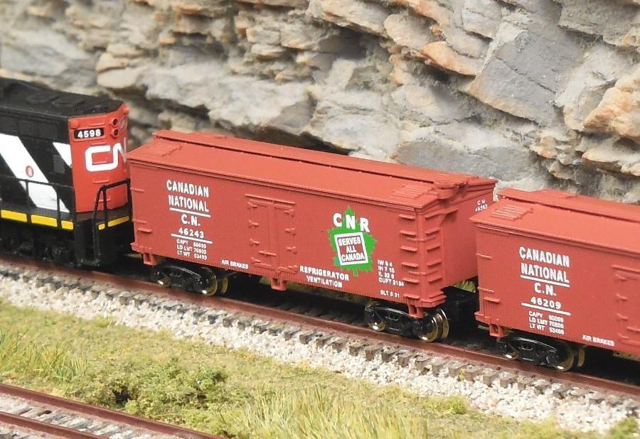 Z Scale FULL THROTTLE FTB9006-2 CN Canadian National 34' Woodside Reefers Set #2