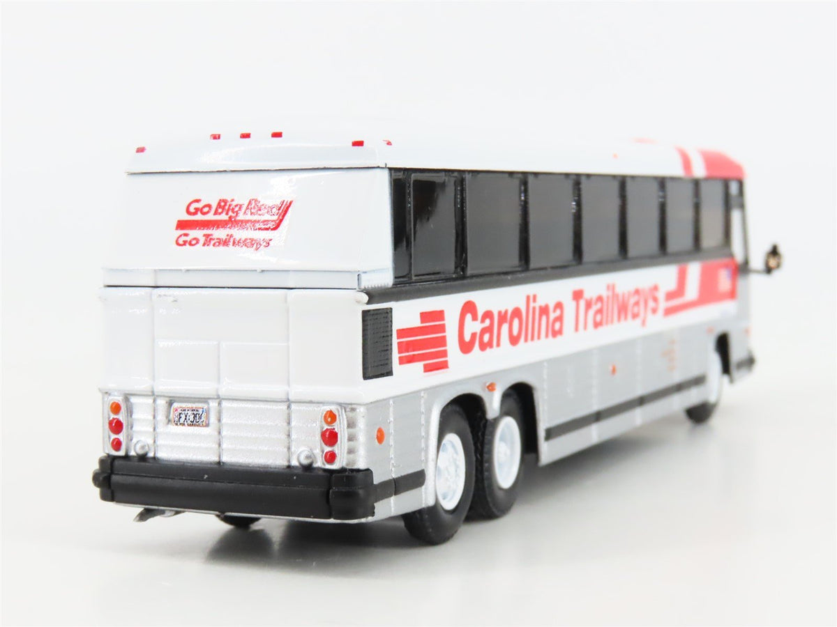 1:87 Scale Iconic Replicas 87-0326 Diecast Carolina Trailways MCI MC-9 Coach Bus