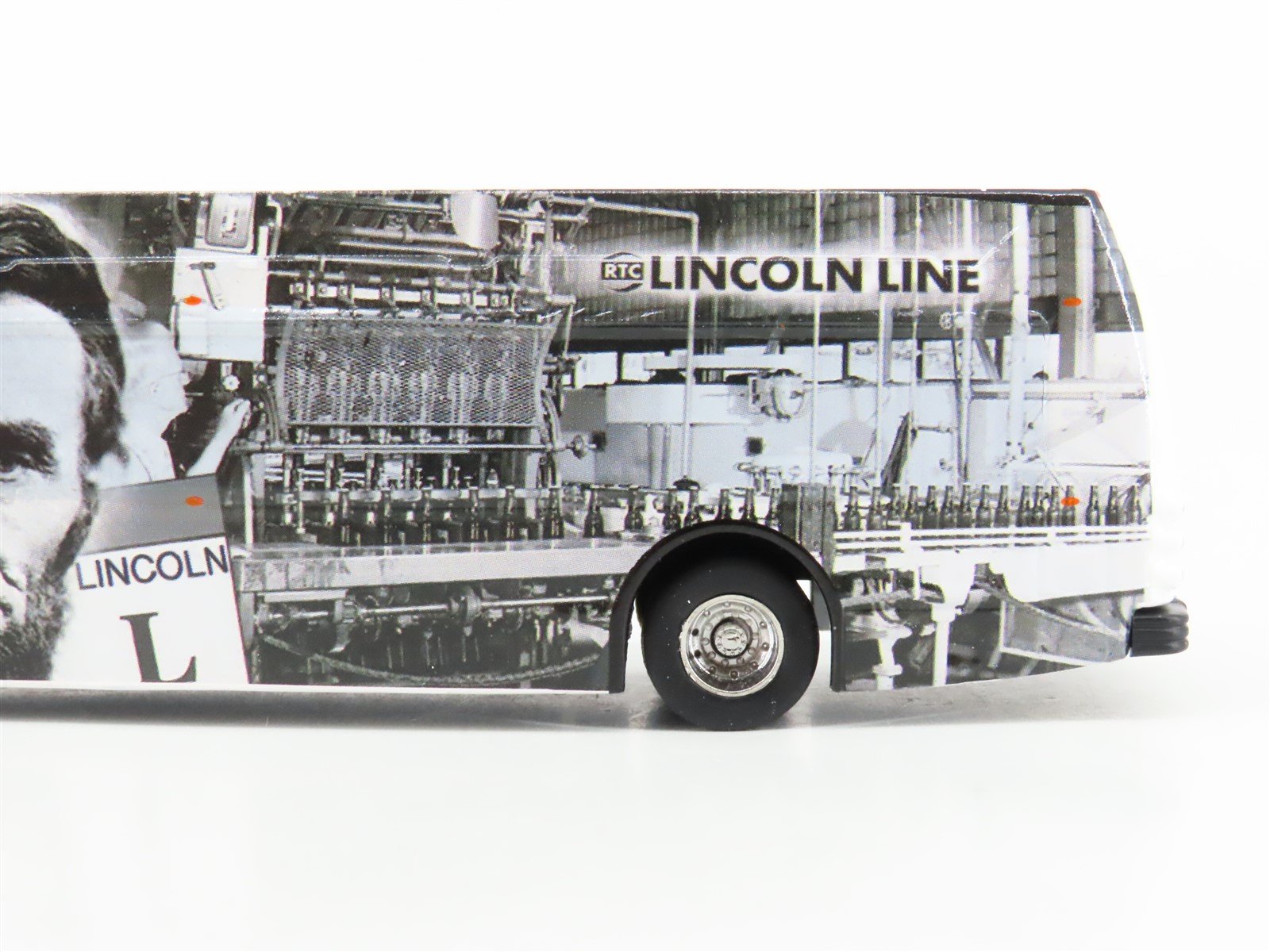1:87 Iconic Replicas 87-0295 Diecast Lincoln Line Proterra Electric Transit Bus