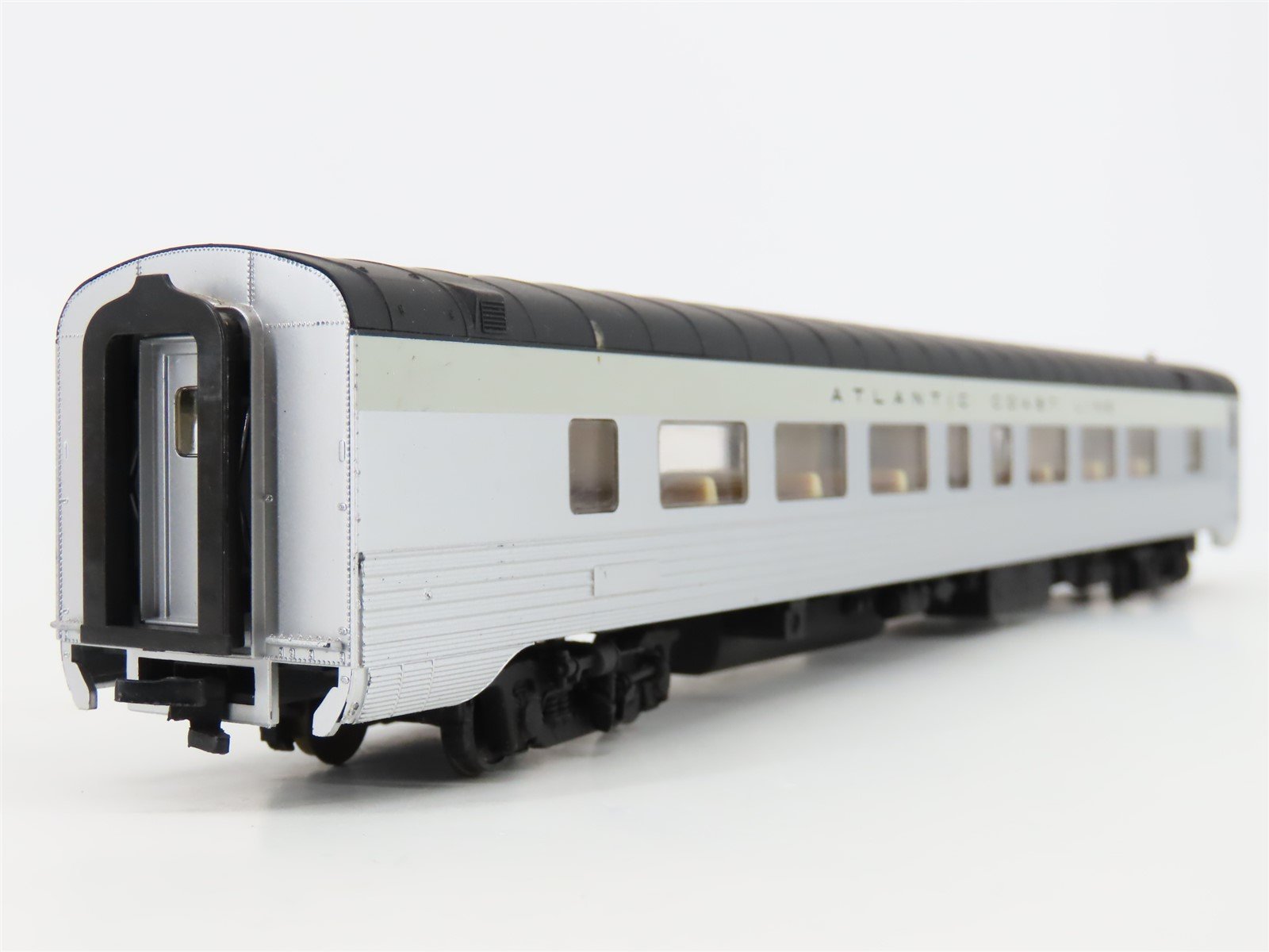 HO Scale Walthers 932-16764 ACL Atlantic Coast Line 52-Seat Coach Passenger