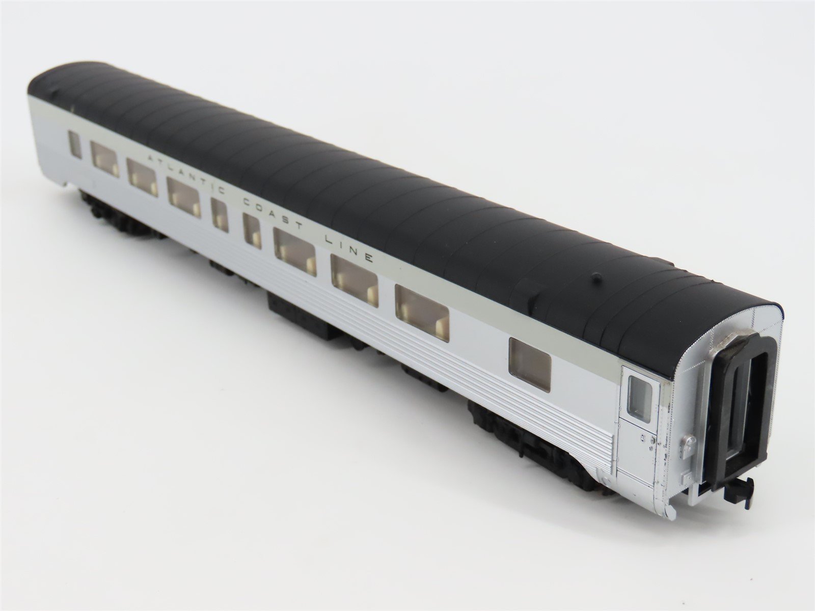 HO Scale Walthers 932-16764 ACL Atlantic Coast Line 52-Seat Coach Passenger