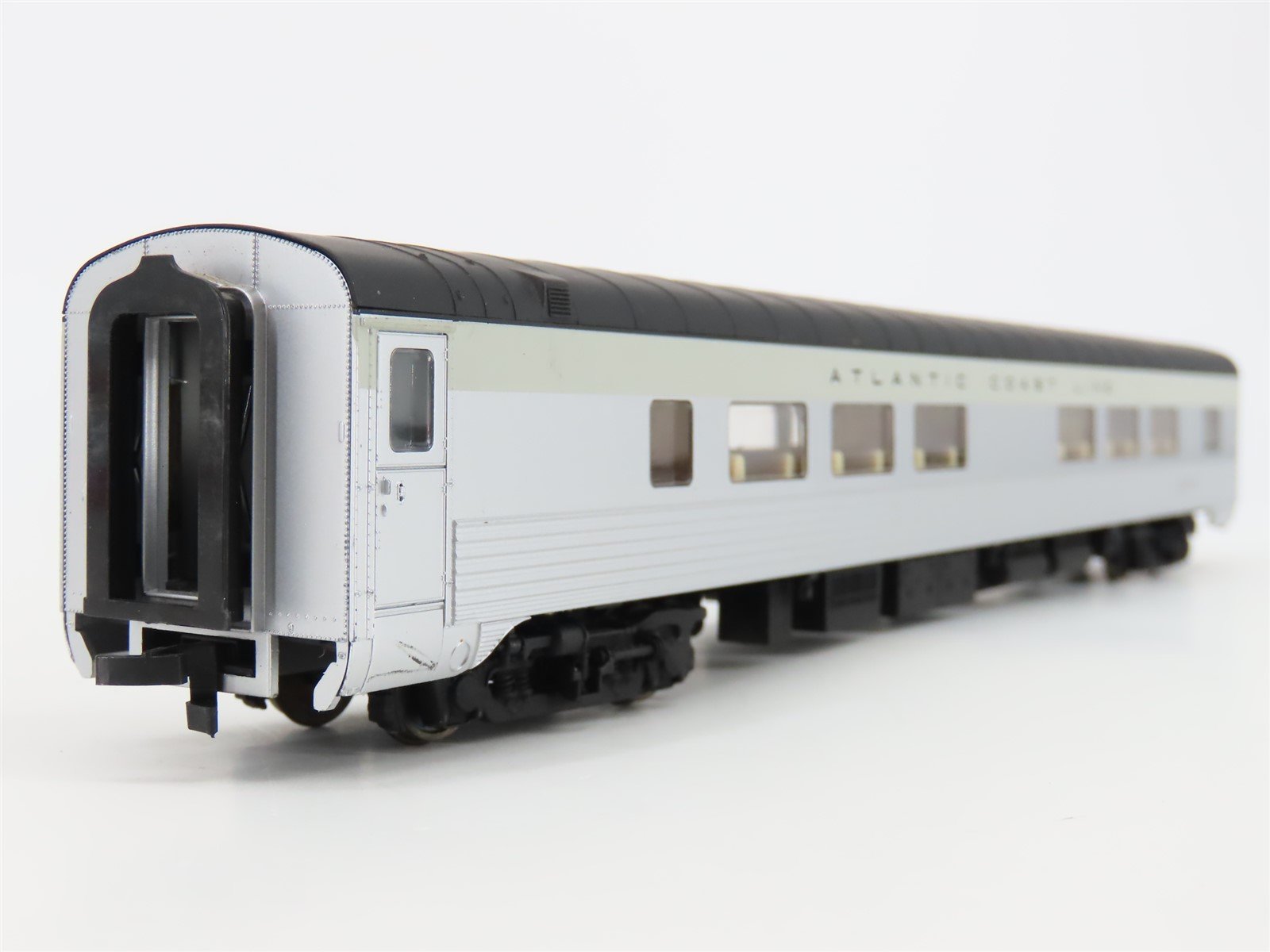 HO Scale Walthers 932-16764 ACL Atlantic Coast Line 52-Seat Coach Passenger