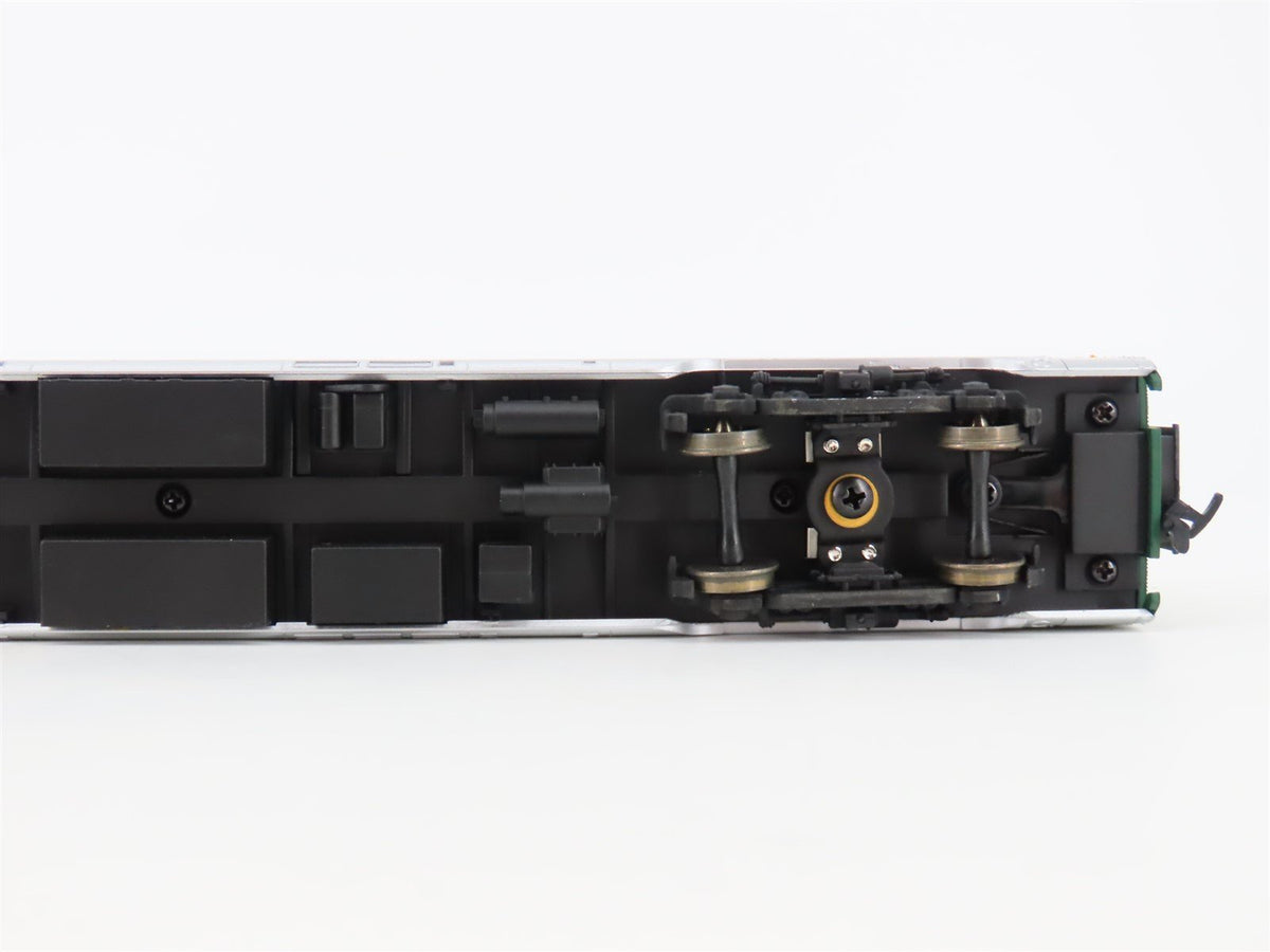 HO Scale Walthers 932-6763 CNW Chicago &amp; North Western 52-Seat Coach Passenger