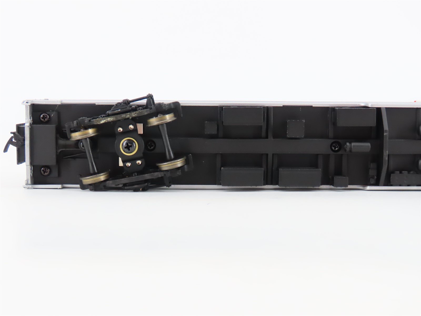 HO Scale Walthers 932-6483 AMTK Amtrak Ph 3 85' Budd Dome Coach Passenger Car