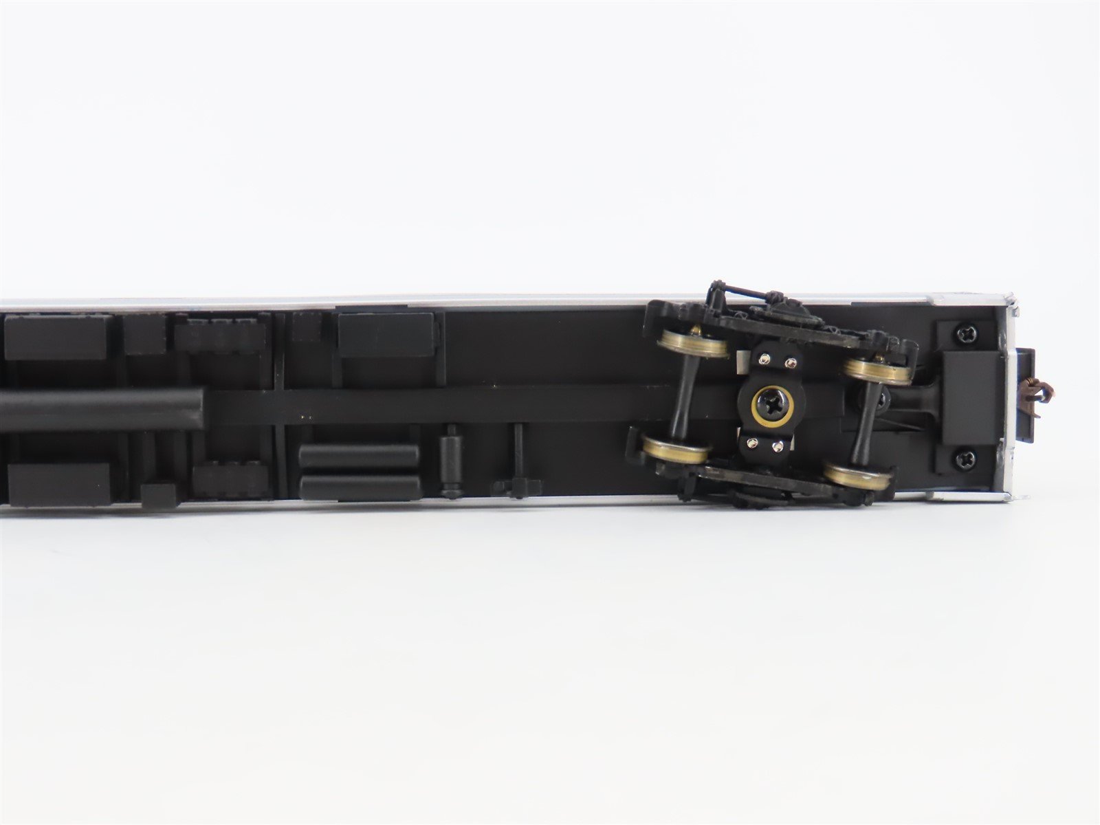 HO Scale Walthers 932-6423 AMTK Amtrak Phase 3 85' Budd Lounge Passenger Car