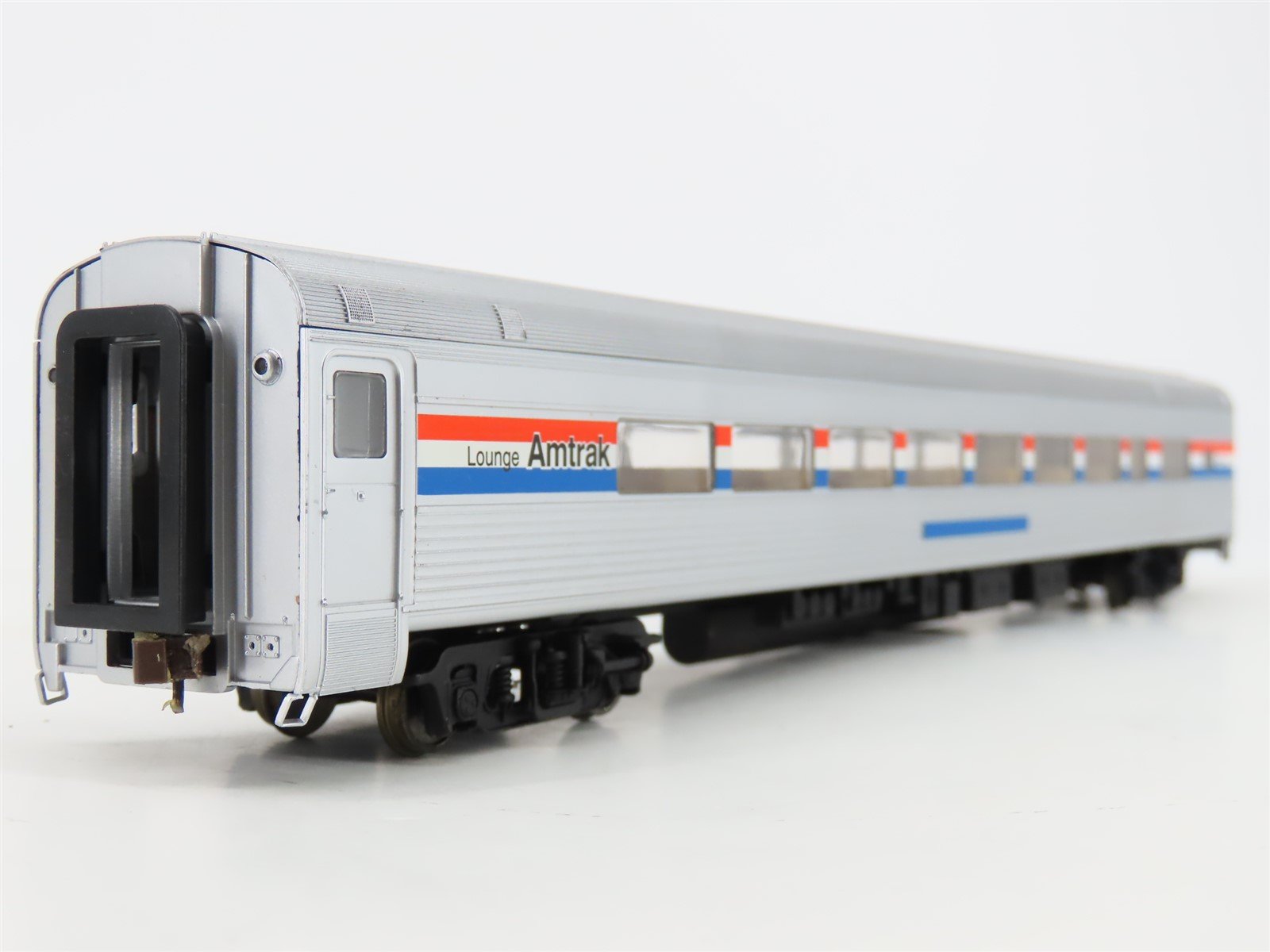 HO Scale Walthers 932-6383 AMTK Amtrak Ph 3 85' Budd 52-Seat Coach Passenger