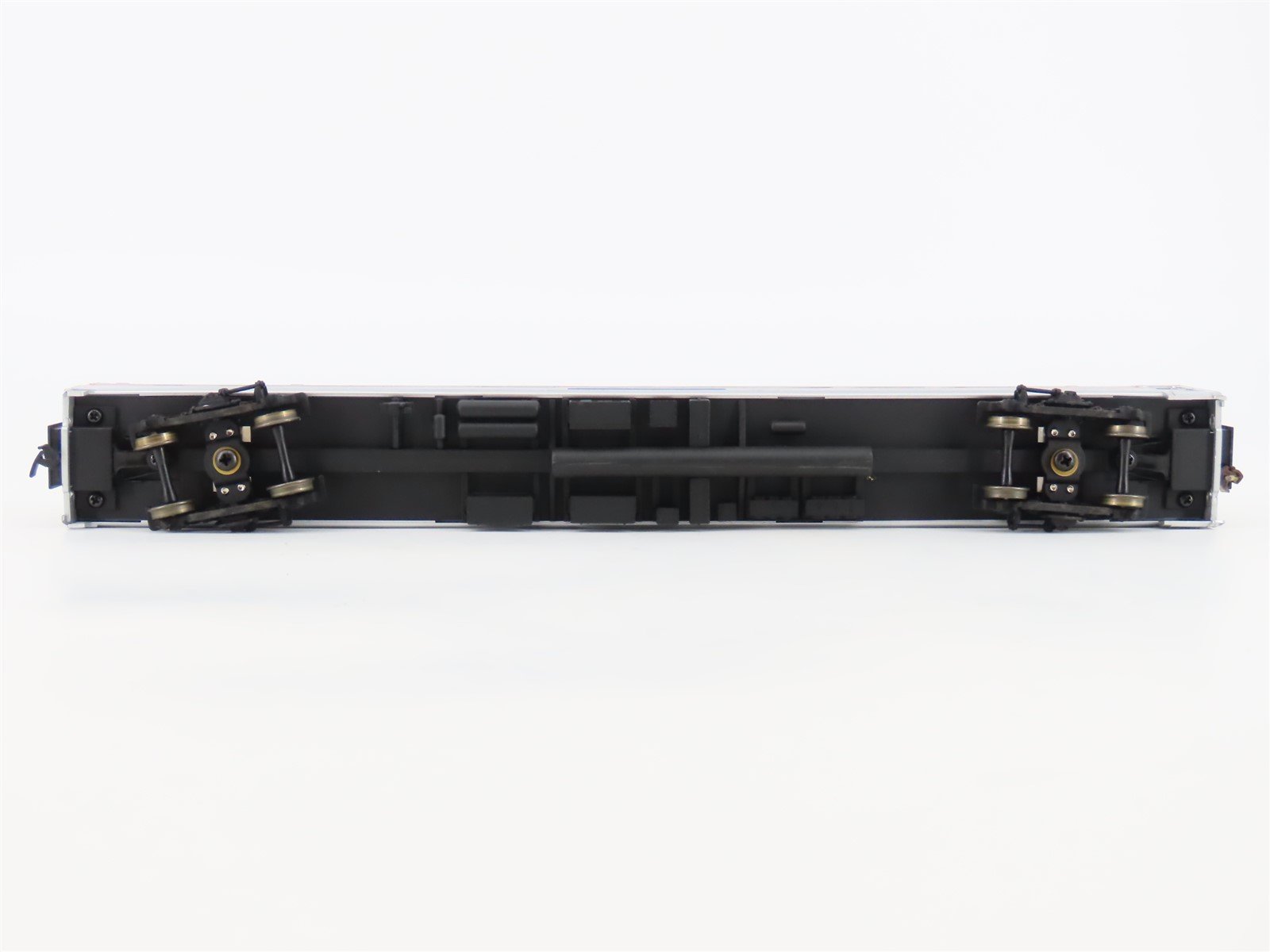 HO Scale Walthers 932-6383 AMTK Amtrak Ph 3 85' Budd 52-Seat Coach Passenger