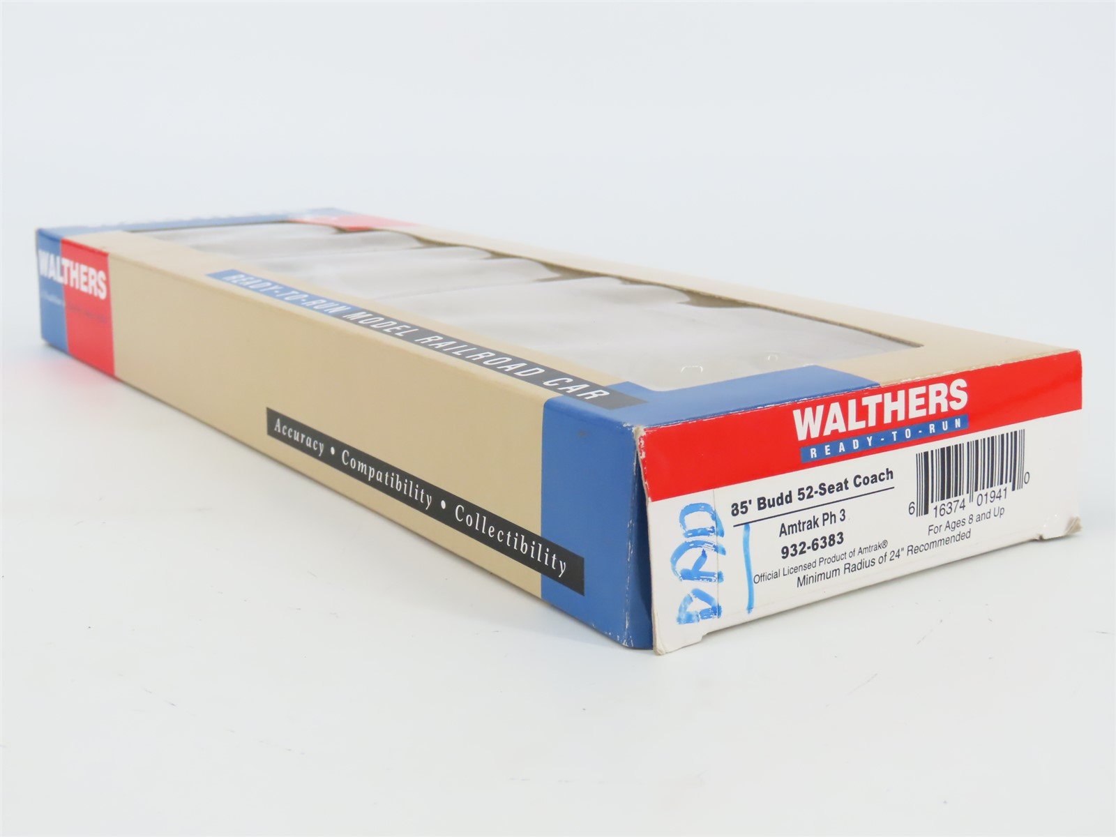 HO Scale Walthers 932-6383 AMTK Amtrak Ph 3 85' Budd 52-Seat Coach Passenger