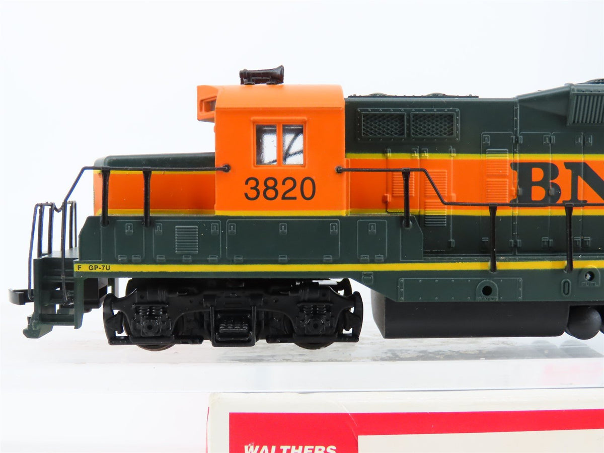 HO Scale Walthers 931-120 BNSF Railway GP9M Diesel Locomotive #3820