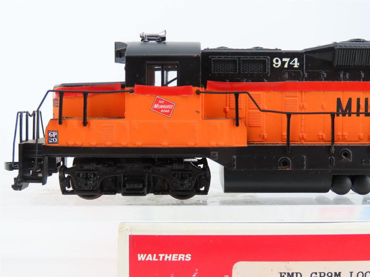 HO Scale Walthers 931-111 MILW Milwaukee Road GP9M Diesel Loco #974 Customized