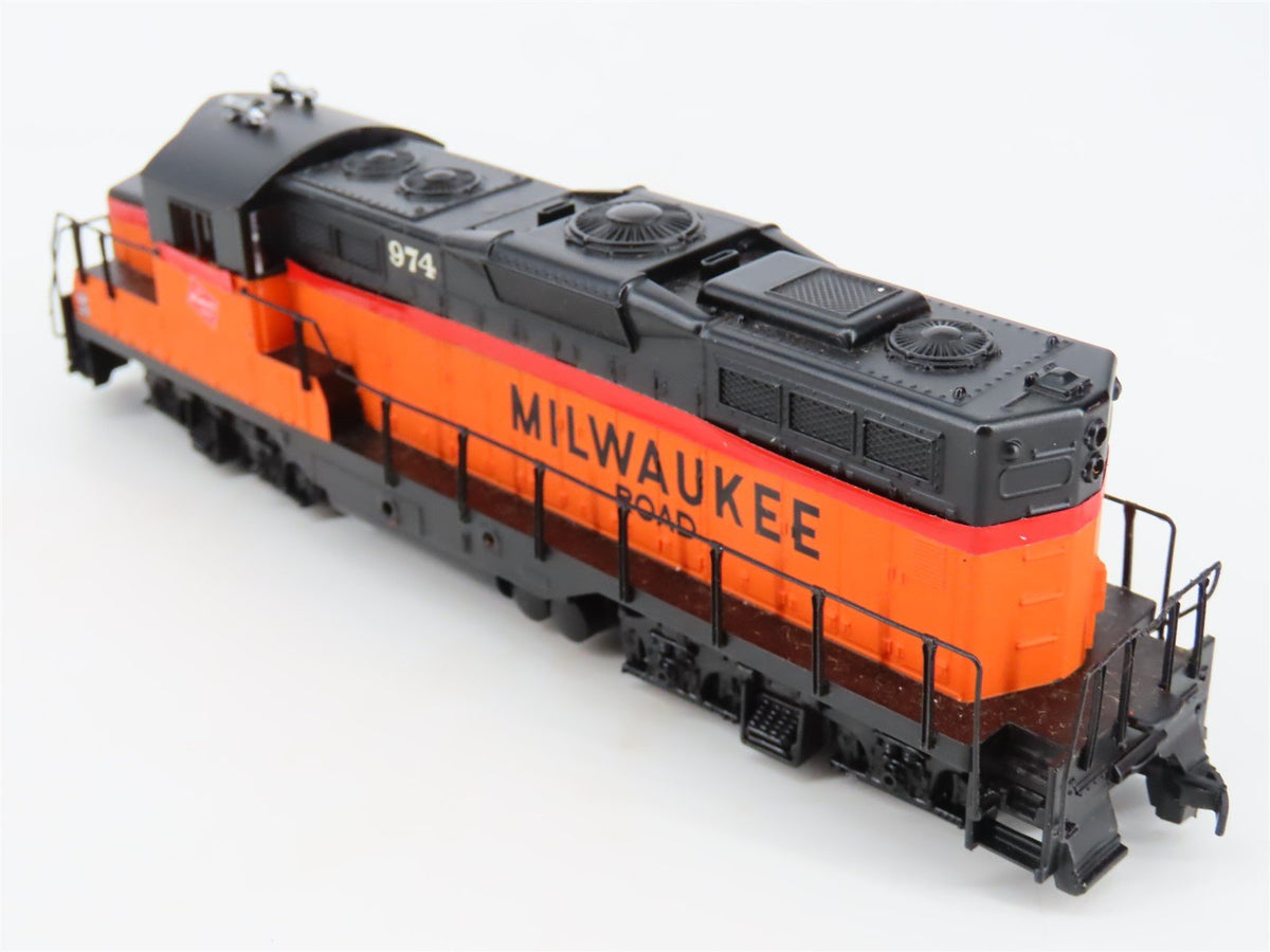 HO Scale Walthers 931-111 MILW Milwaukee Road GP9M Diesel Loco #974 Customized