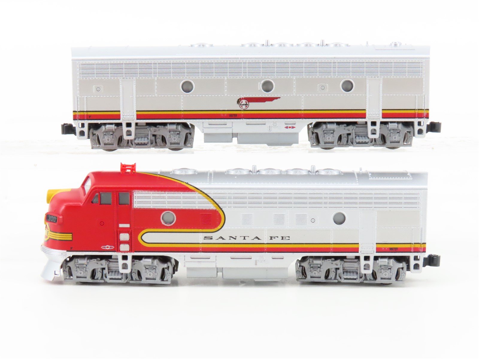 N KATO 176-2121/2211 ATSF Santa Fe "Warbonnet" F7A/B Diesel Set - DCC Ready