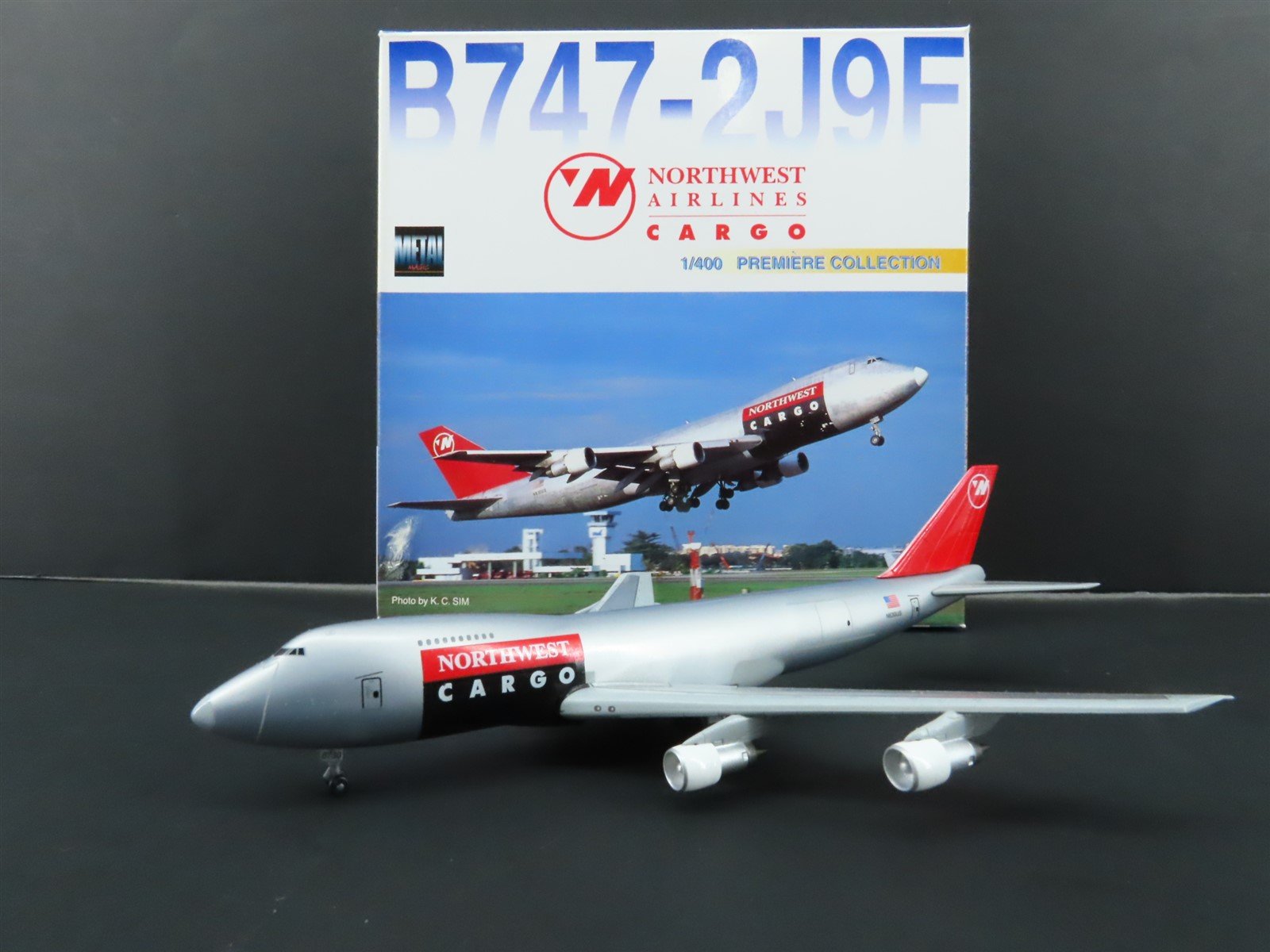 1:400 Dragon Wings 55087 Die-Cast Northwest Boeing B747-2J9F Aircraft N630US