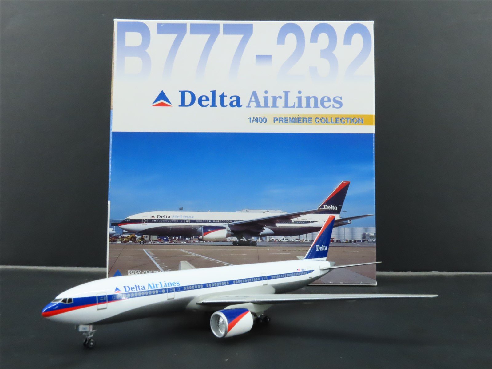 1:400 Scale Dragon Wings 55237 Die-Cast Delta Boeing B777-232 Aircraft N866DA