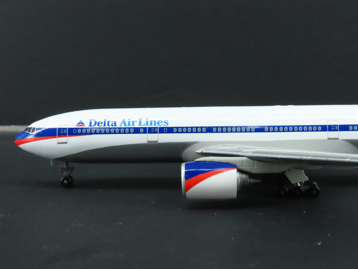 1:400 Scale Dragon Wings 55237 Die-Cast Delta Boeing B777-232 Aircraft N866DA