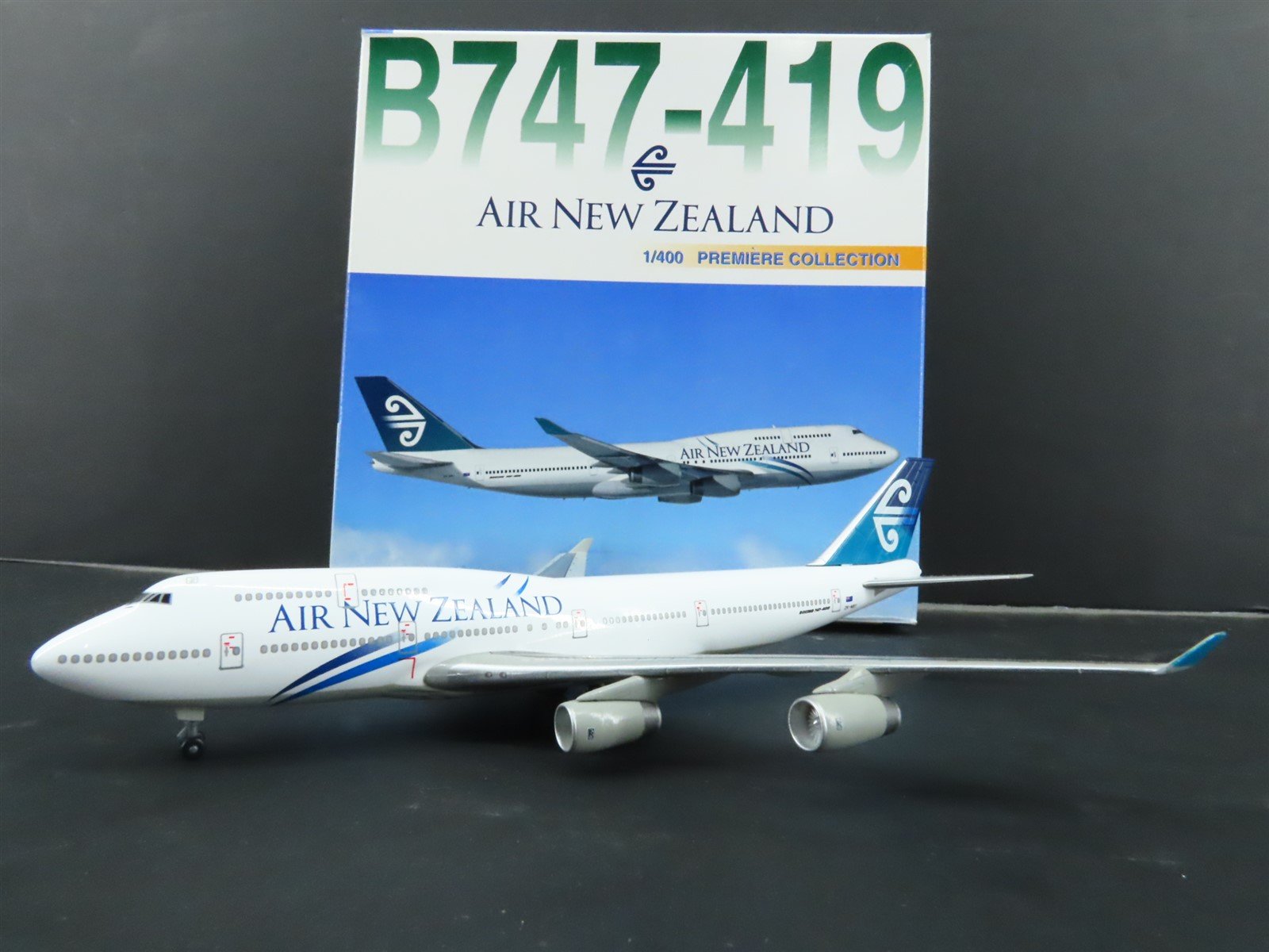 1:400 Dragon Wings 55131 Die-Cast Air New Zealand Boeing 747-419 Aircraft ZK-NBT