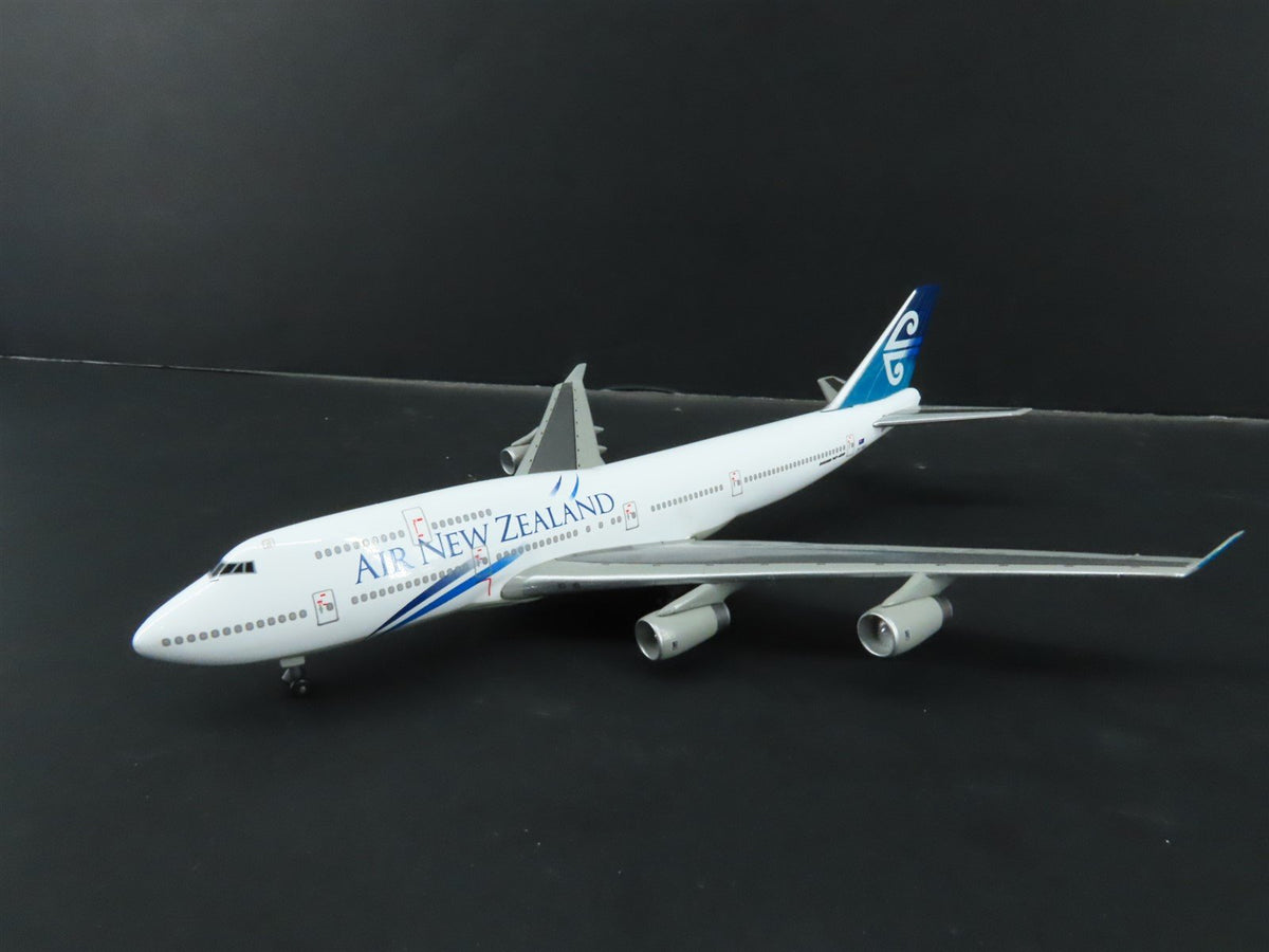 1:400 Dragon Wings 55131 Die-Cast Air New Zealand Boeing 747-419 Aircraft ZK-NBT