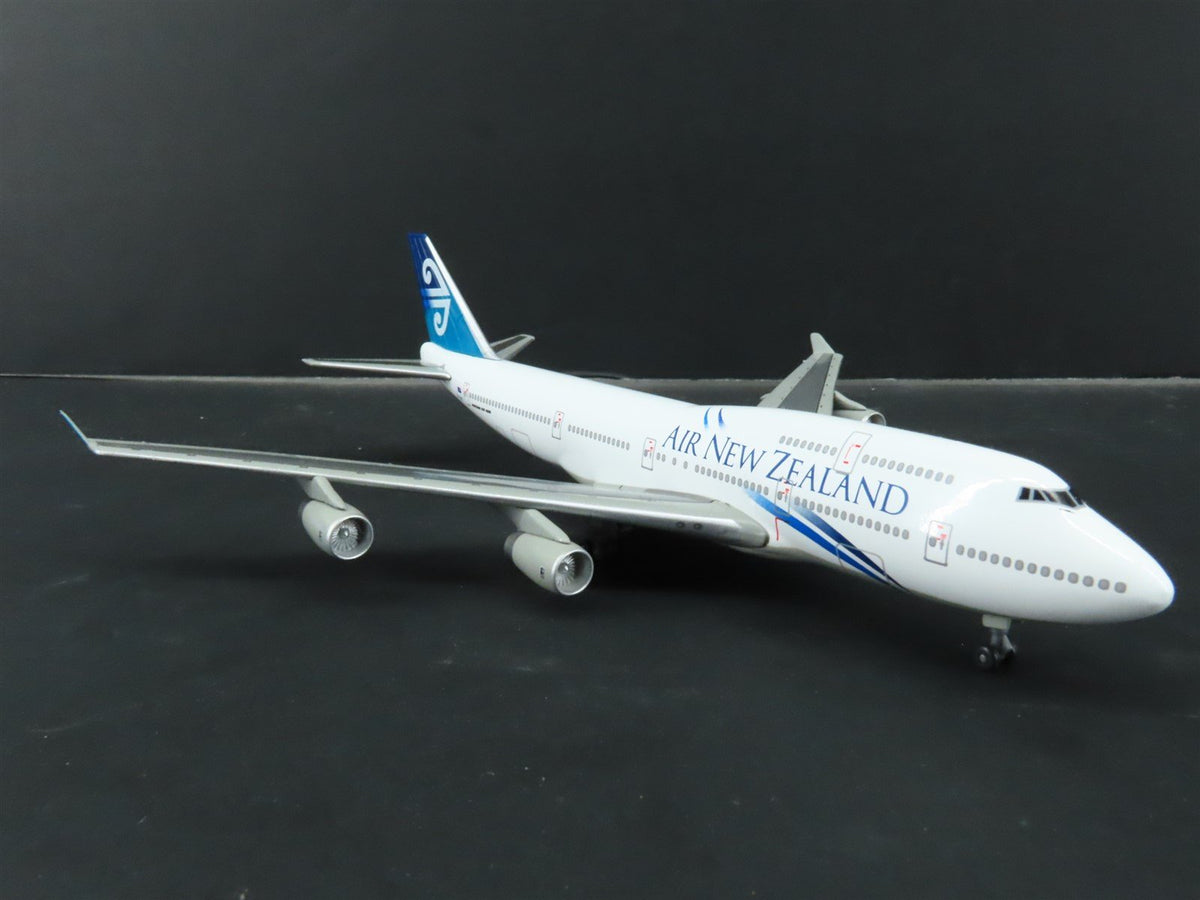 1:400 Dragon Wings 55131 Die-Cast Air New Zealand Boeing 747-419 Aircraft ZK-NBT