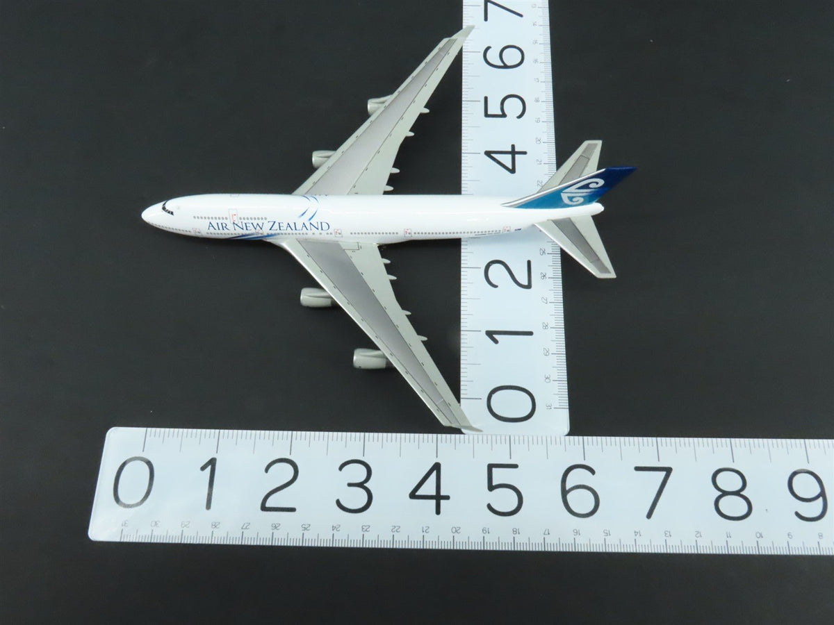 1:400 Dragon Wings 55131 Die-Cast Air New Zealand Boeing 747-419 Aircraft ZK-NBT
