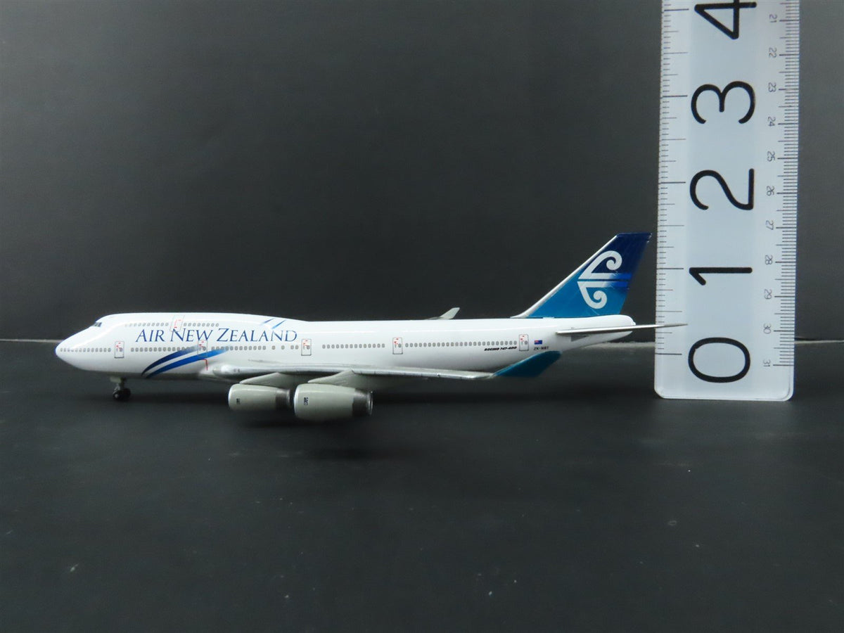 1:400 Dragon Wings 55131 Die-Cast Air New Zealand Boeing 747-419 Aircraft ZK-NBT