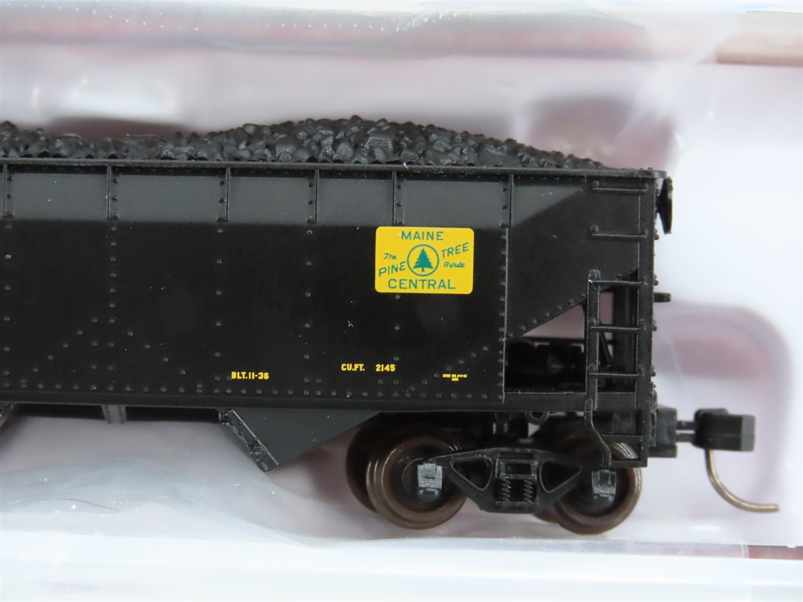 N Scale Atlas 50006135 MEC Maine Central 2 Bay Offset Hopper #3754 w/Load