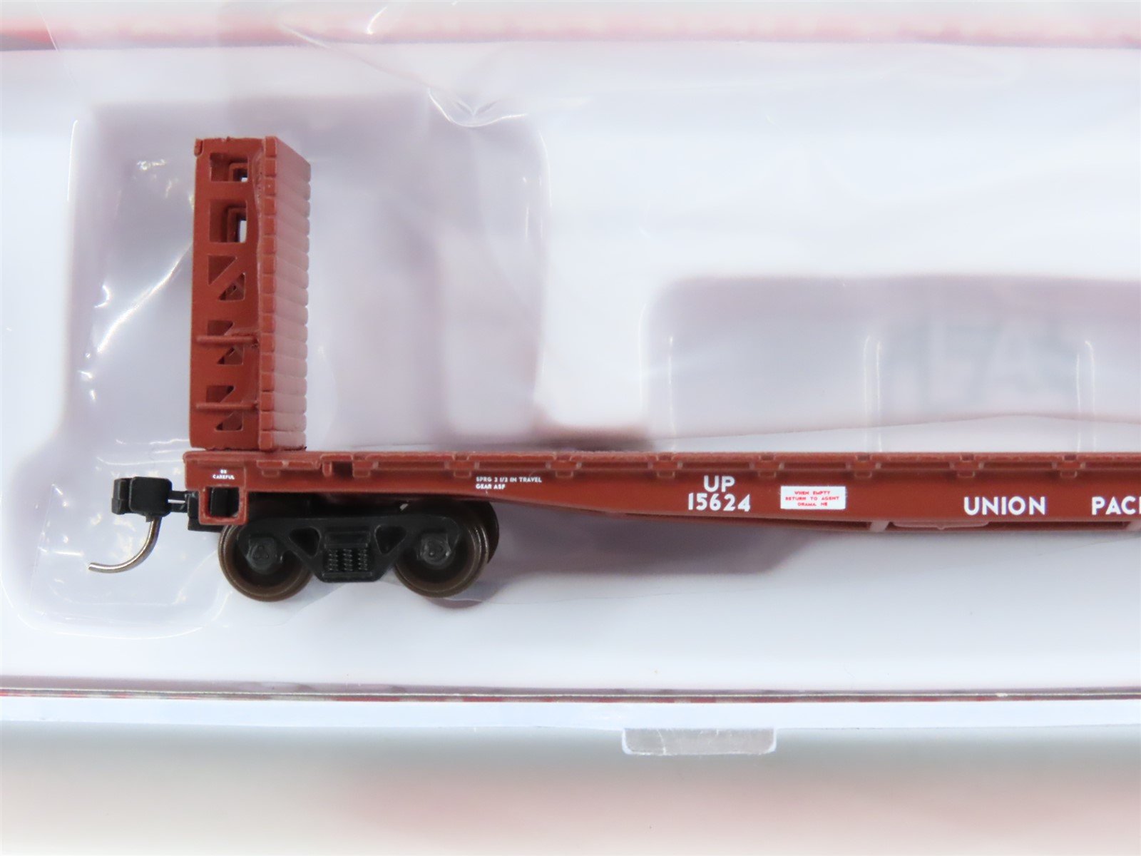 N Scale Atlas #50005805 UP Union Pacific 48' GSI Bulkhead Flat Car #15624