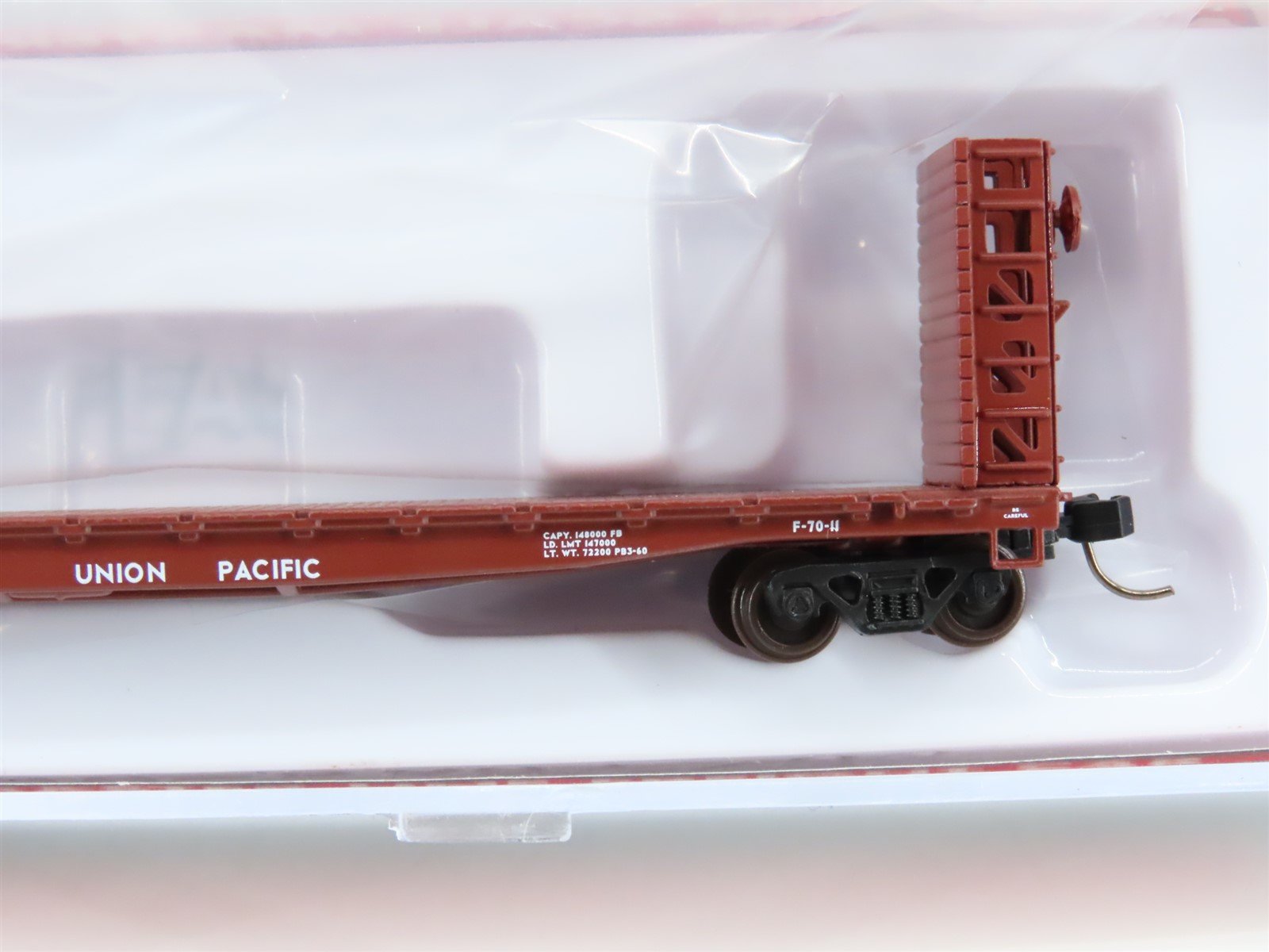 N Scale Atlas #50005805 UP Union Pacific 48' GSI Bulkhead Flat Car #15624