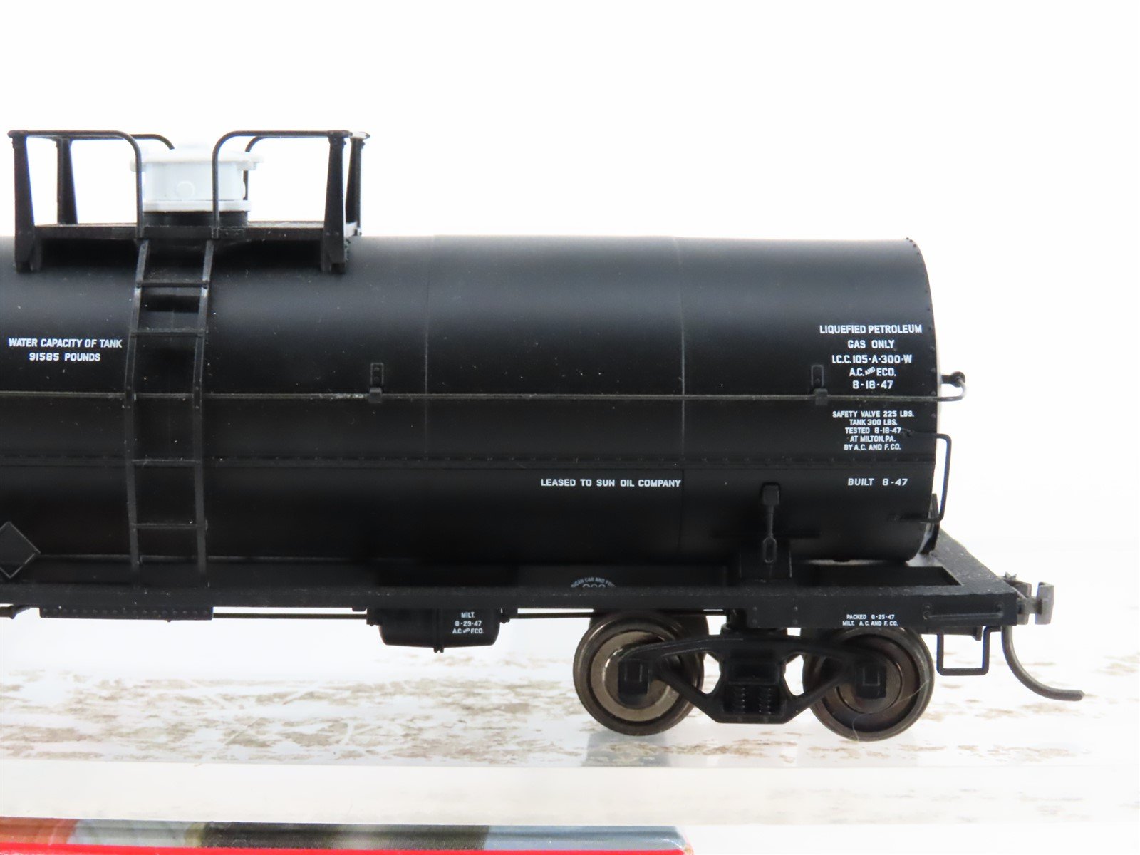 HO Scale Atlas 1065-1 SHPX Shippers 11,000 Gallon Single Dome Tank Car #2580