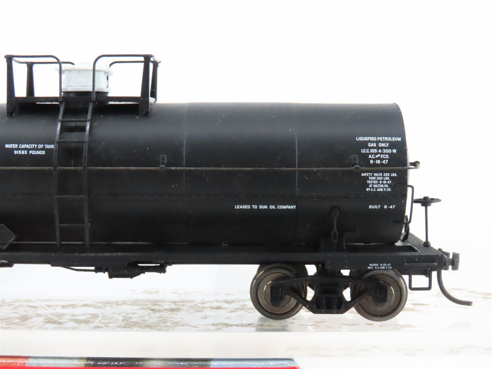 HO Scale Atlas 1065-2 SHPX Shippers 11,000 Gallon Single Dome Tank Car #2582