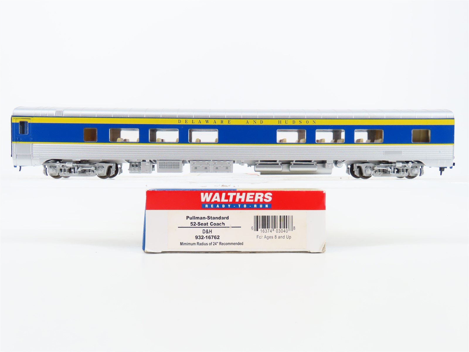 HO Scale Walthers 932-16762 D&H Delaware & Hudson 52-Seat Coach Passenger