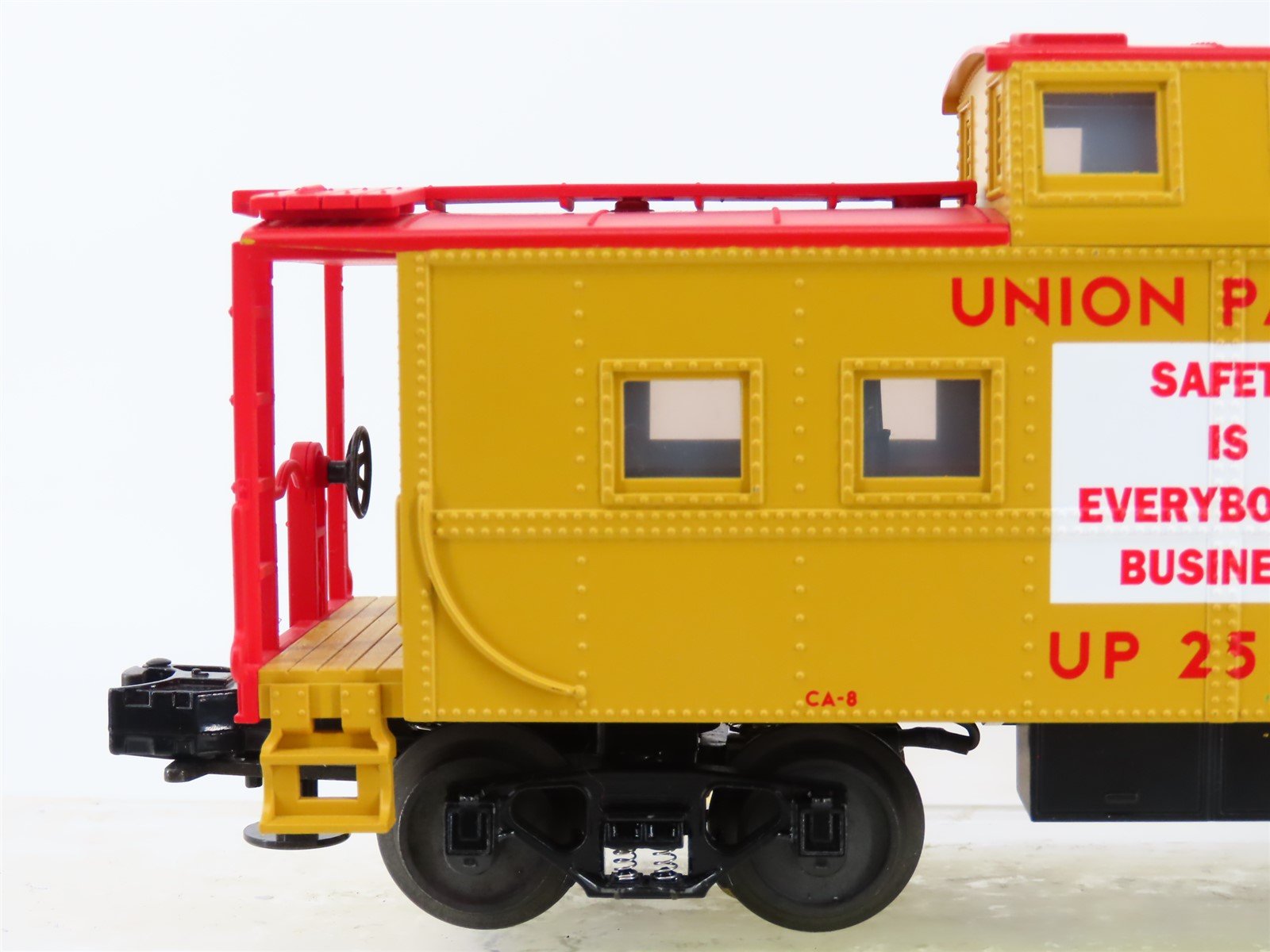 O Gauge 3-Rail MTH Rail King 30-7767 UP Union Pacific Lighted Caboose #25506
