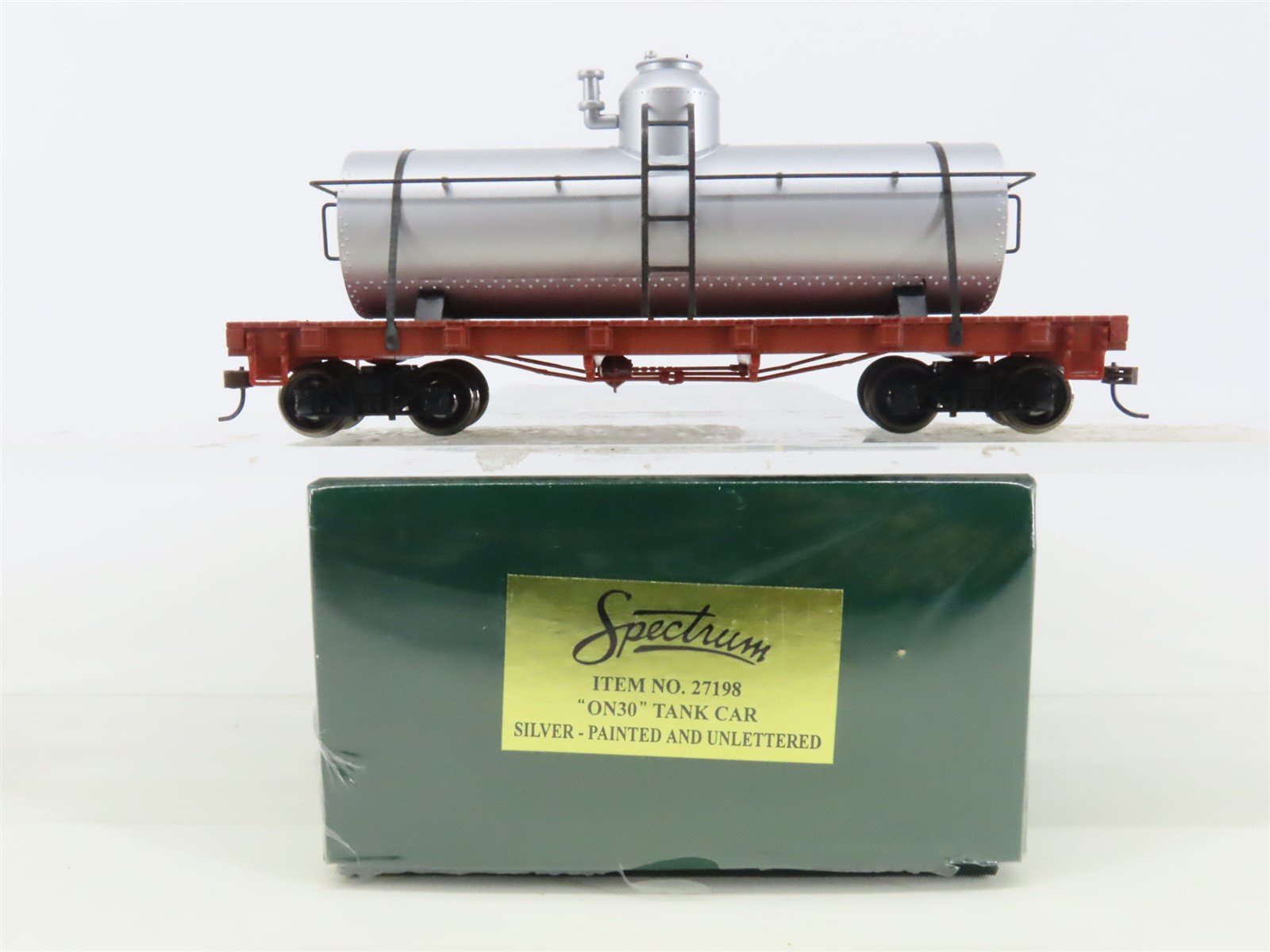 On30 Scale Bachmann Spectrum 27198 Unlettered Single Dome Tank Car